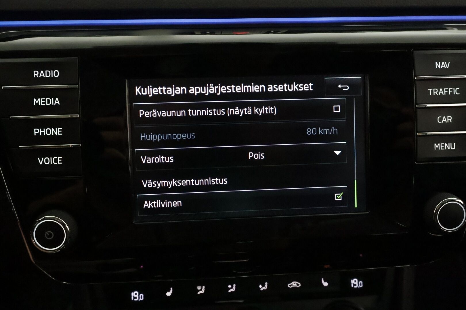 Skoda Superb 2016 Combi 2,0 TDI 190 4x4 Style DSG **Canton / Webasto / Koukku / Adapt.Vakkari / Xenon / P.Tutkat / Muistipenkki / Navi** - Suomi-auto / Kahdet Renkaat / Merkkihuollettu! / **HYVILLÄ KAMOILLA**