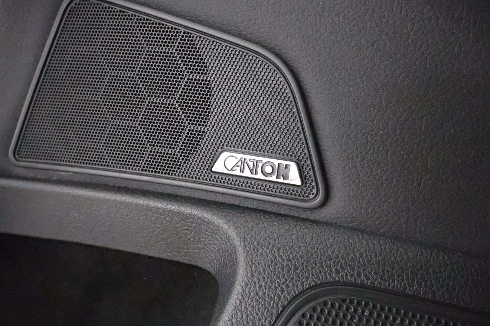 Skoda Superb 2016 Combi 2,0 TDI 190 4x4 Style DSG **Canton / Webasto / Koukku / Adapt.Vakkari / Xenon / P.Tutkat / Muistipenkki / Navi** - Suomi-auto / Kahdet Renkaat / Merkkihuollettu! / **HYVILLÄ KAMOILLA**
