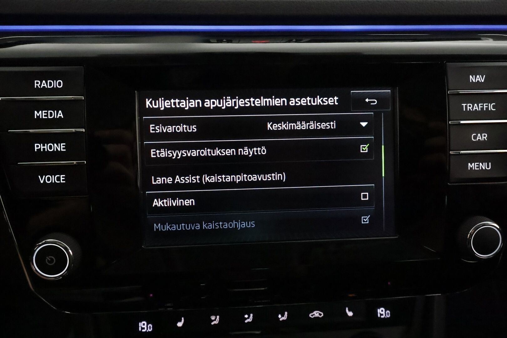 Skoda Superb 2016 Combi 2,0 TDI 190 4x4 Style DSG **Canton / Webasto / Koukku / Adapt.Vakkari / Xenon / P.Tutkat / Muistipenkki / Navi** - Suomi-auto / Kahdet Renkaat / Merkkihuollettu! / **HYVILLÄ KAMOILLA**