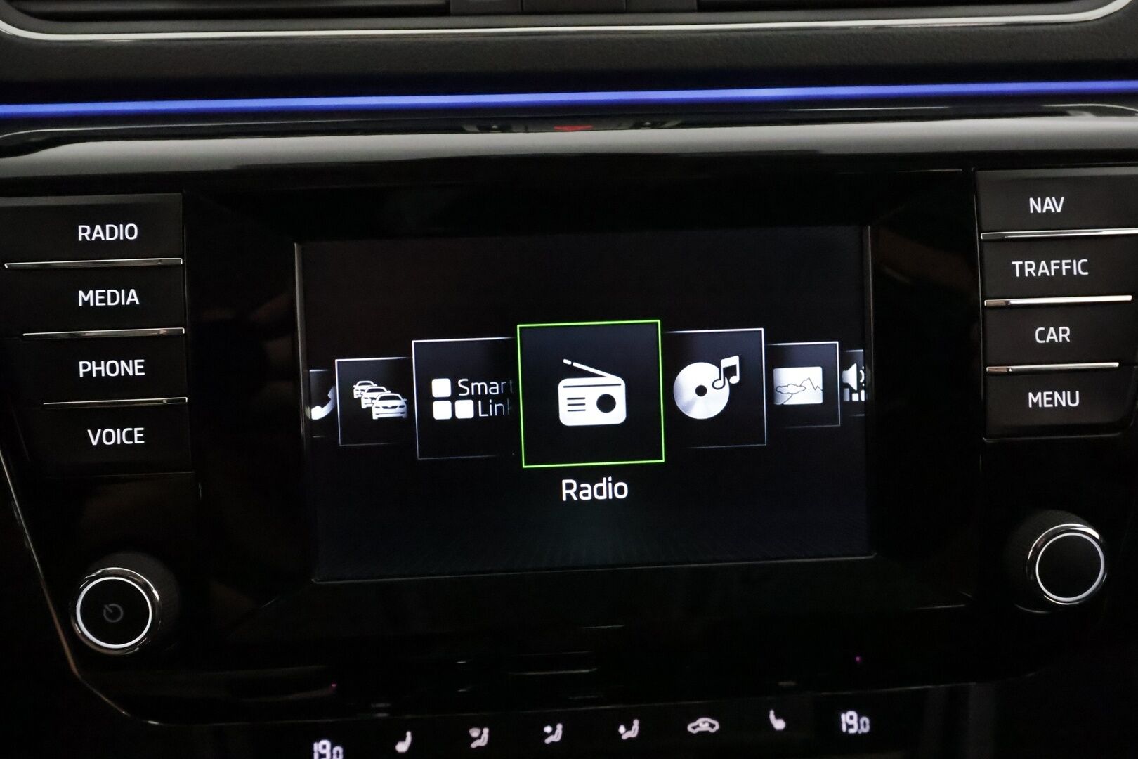 Skoda Superb 2016 Combi 2,0 TDI 190 4x4 Style DSG **Canton / Webasto / Koukku / Adapt.Vakkari / Xenon / P.Tutkat / Muistipenkki / Navi** - Suomi-auto / Kahdet Renkaat / Merkkihuollettu! / **HYVILLÄ KAMOILLA**