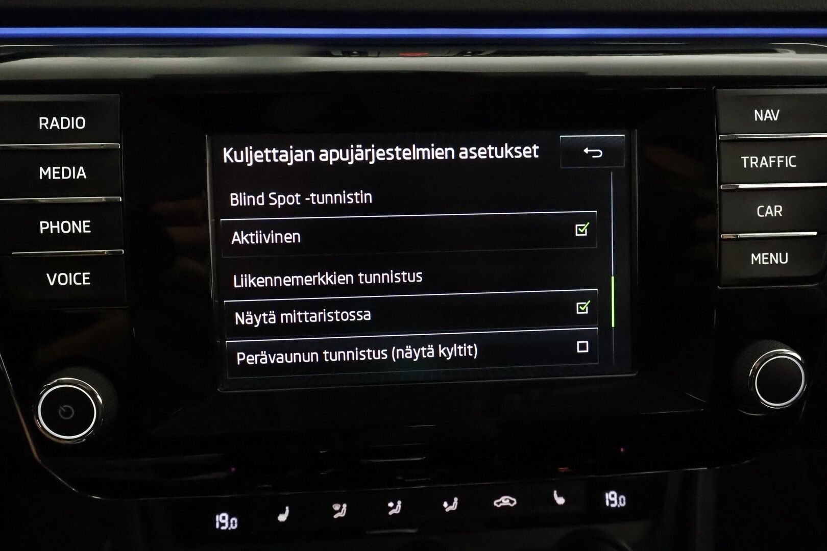 Skoda Superb 2016 Combi 2,0 TDI 190 4x4 Style DSG **Canton / Webasto / Koukku / Adapt.Vakkari / Xenon / P.Tutkat / Muistipenkki / Navi** - Suomi-auto / Kahdet Renkaat / Merkkihuollettu! / **HYVILLÄ KAMOILLA**