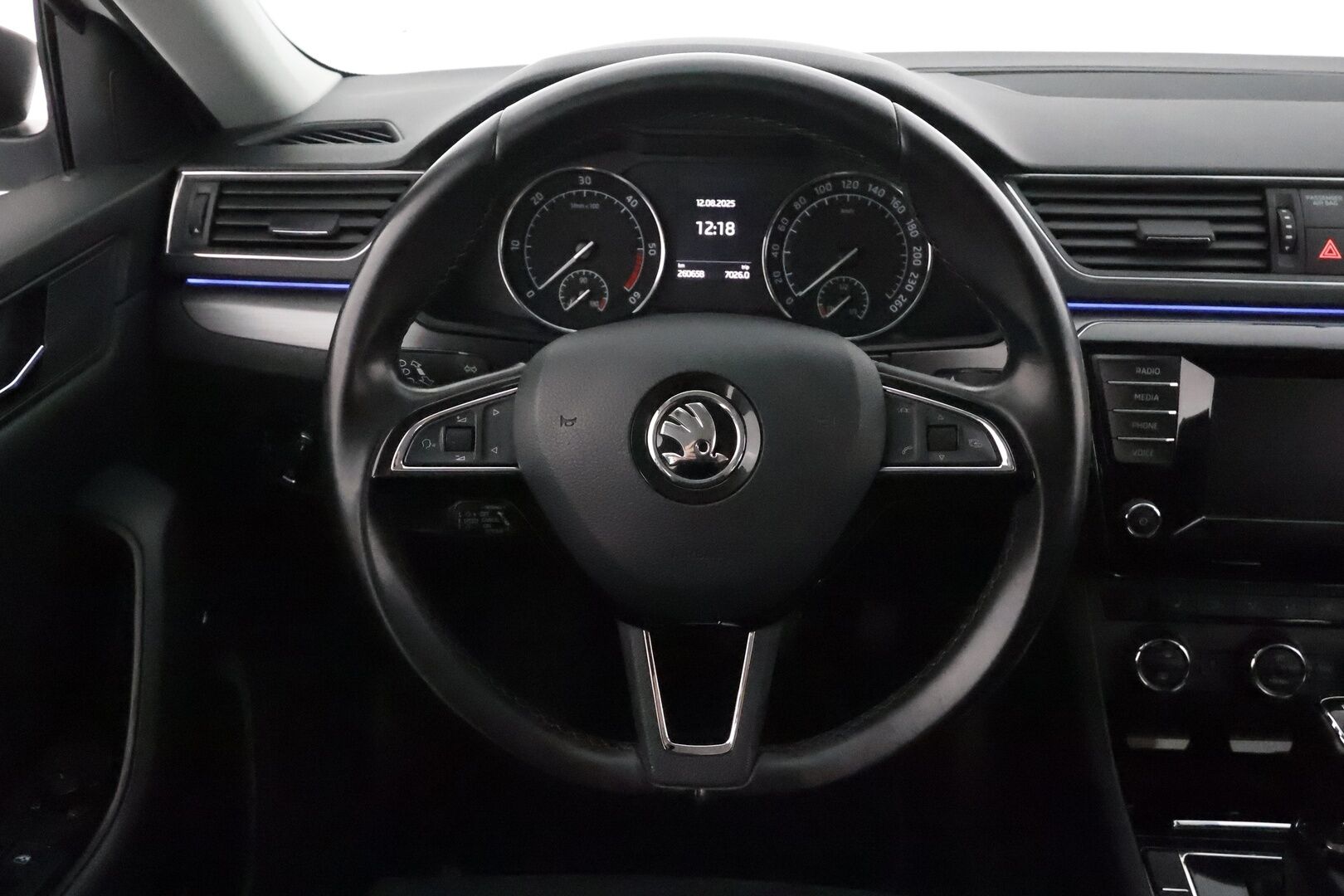 Skoda Superb 2016 Combi 2,0 TDI 190 4x4 Style DSG **Canton / Webasto / Koukku / Adapt.Vakkari / Xenon / P.Tutkat / Muistipenkki / Navi** - Suomi-auto / Kahdet Renkaat / Merkkihuollettu! / **HYVILLÄ KAMOILLA**