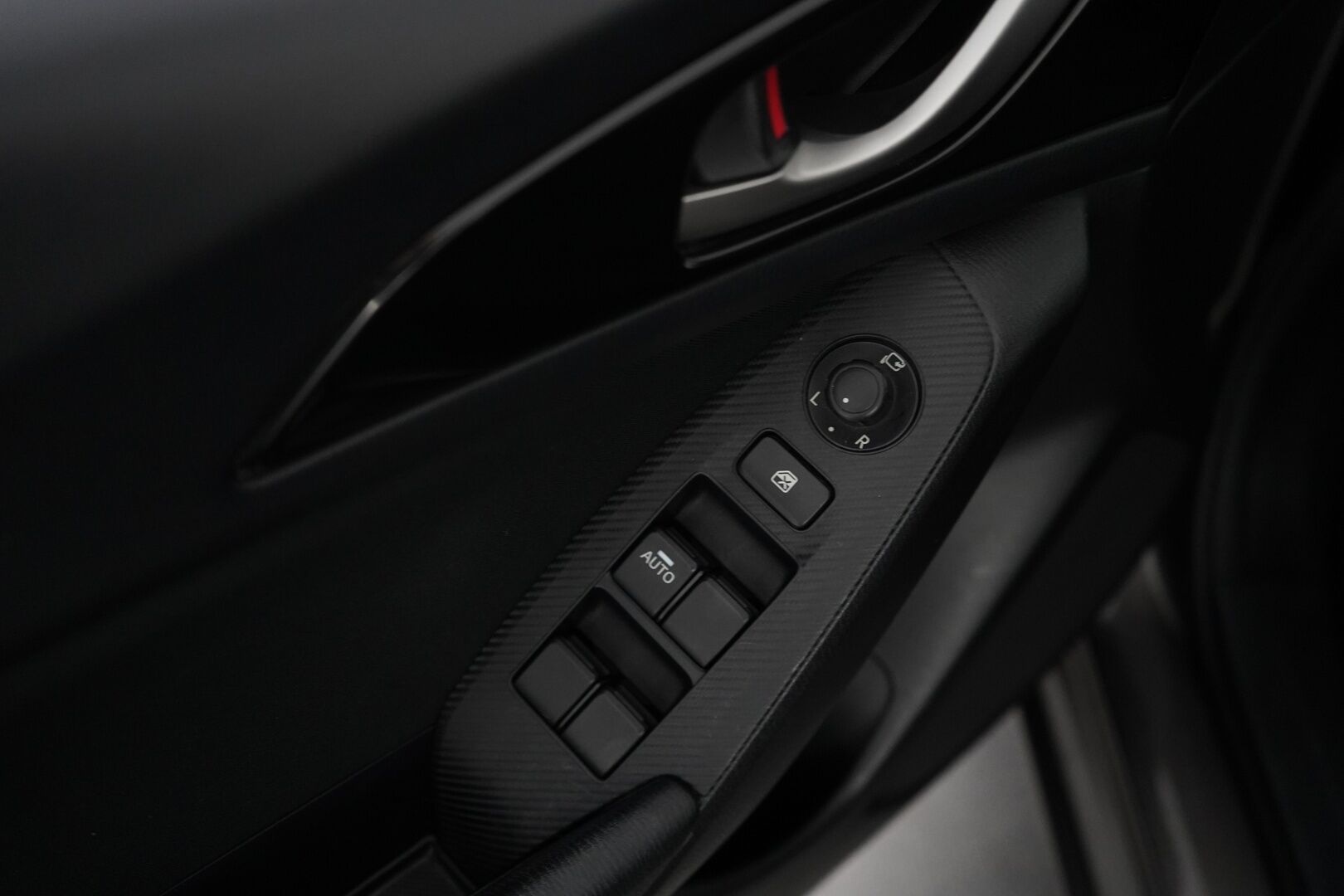 Mazda 3 2016 Sedan 2,0 (120) SKYACTIV-G Premium Plus 6AT 4ov CP2 *Vakkari / Lohko / Tutka* - Suomi-auto / Kahdet OEM vanteet! / Pienet kilometrit / Juuri katsastettu