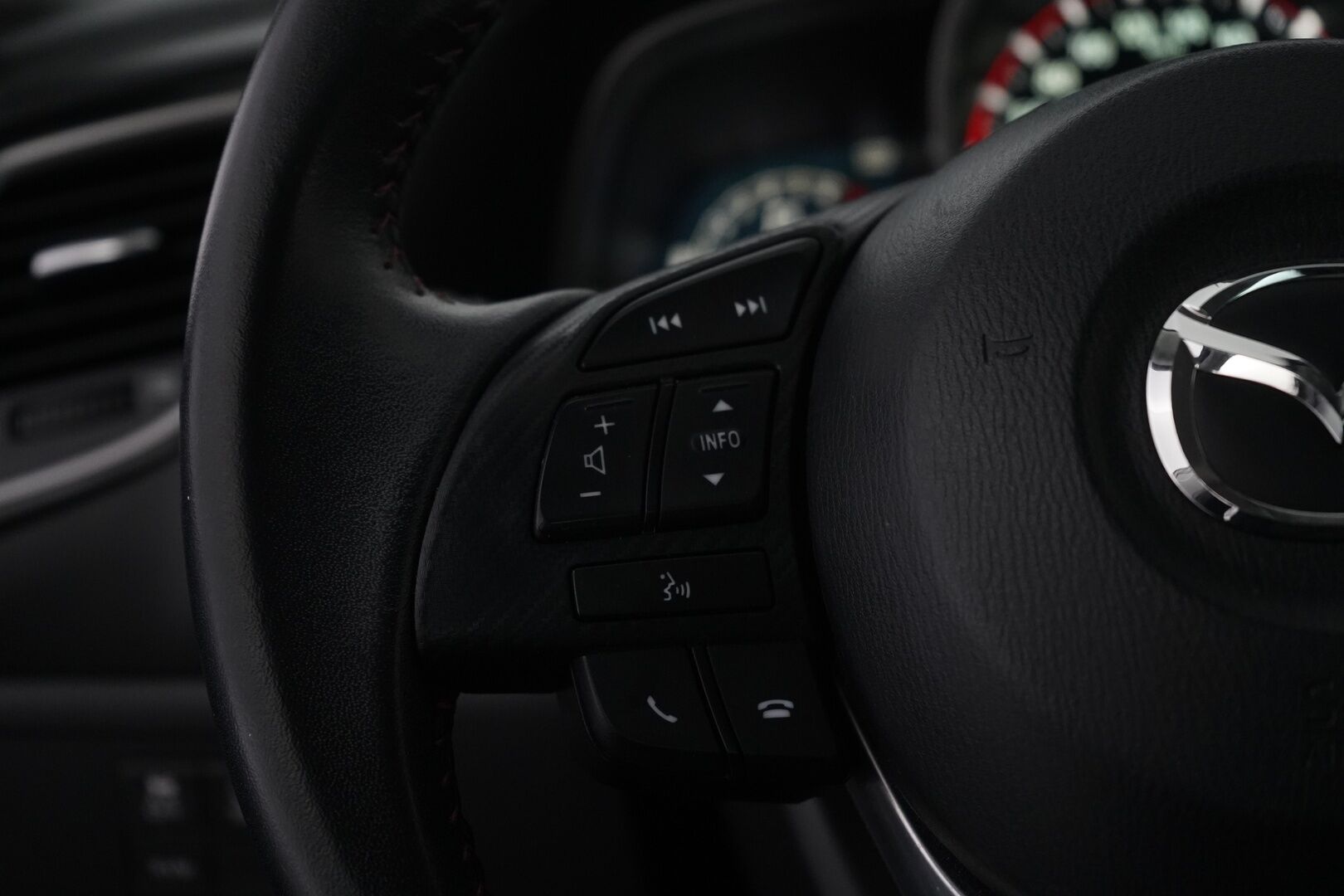 Mazda 3 2016 Sedan 2,0 (120) SKYACTIV-G Premium Plus 6AT 4ov CP2 *Vakkari / Lohko / Tutka* - Suomi-auto / Kahdet OEM vanteet! / Pienet kilometrit / Juuri katsastettu