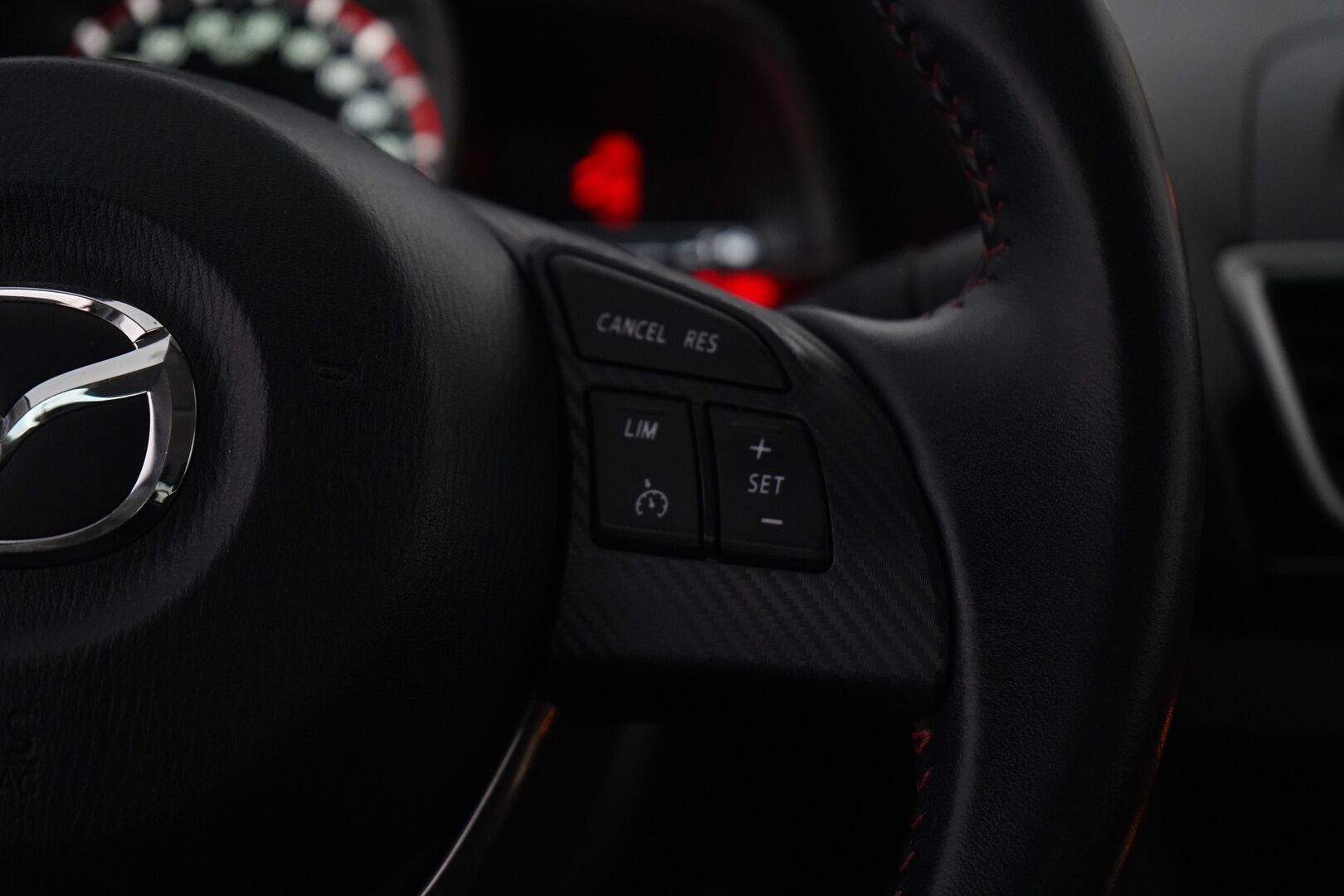 Mazda 3 2016 Sedan 2,0 (120) SKYACTIV-G Premium Plus 6AT 4ov CP2 *Vakkari / Lohko / Tutka* - Suomi-auto / Kahdet OEM vanteet! / Pienet kilometrit / Juuri katsastettu