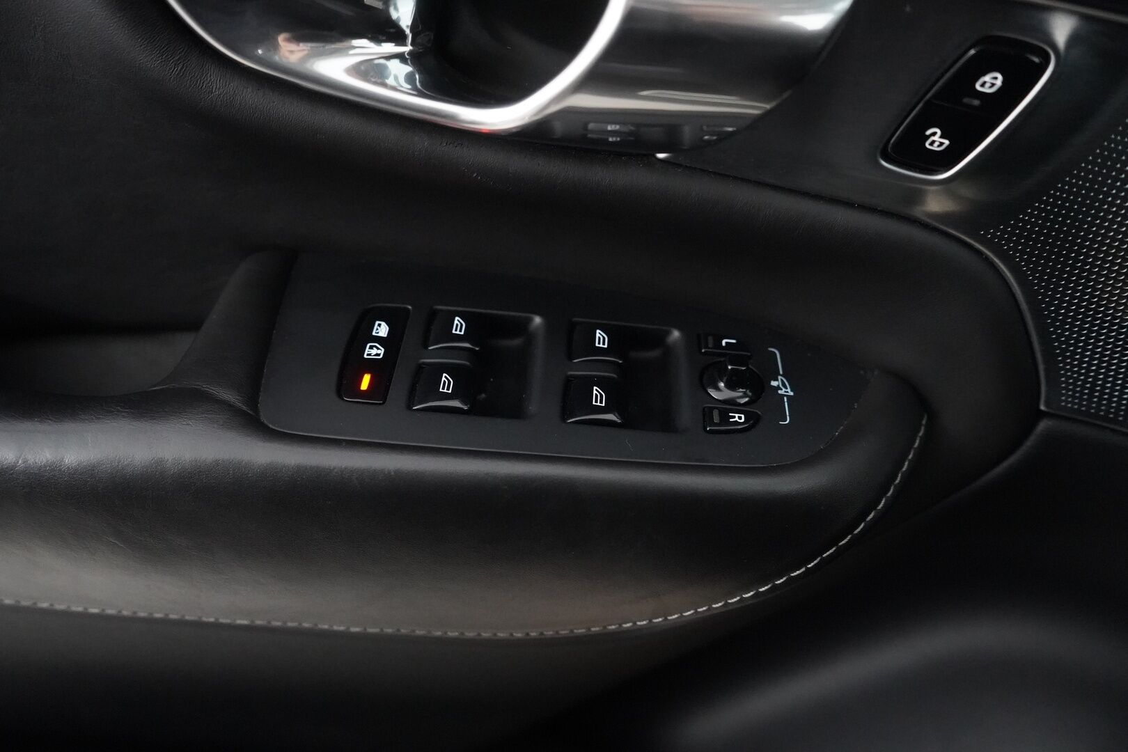 Volvo XC90 2016 T8 Twin Engine AWD Inscription aut - Juuri saapunut 7-paikkainen | Alletaittuva koukku | Bowers&Wilkins | Nahkapenkit muistilla | HUD | Panorama | Kamera