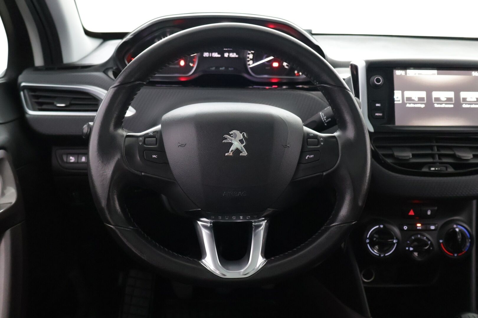 Peugeot 2008 2016 Vision VTi 82 - Panorama ikkuna | Lohko | Vakkari | Hyvin huollettu | Penkinlämmittimet