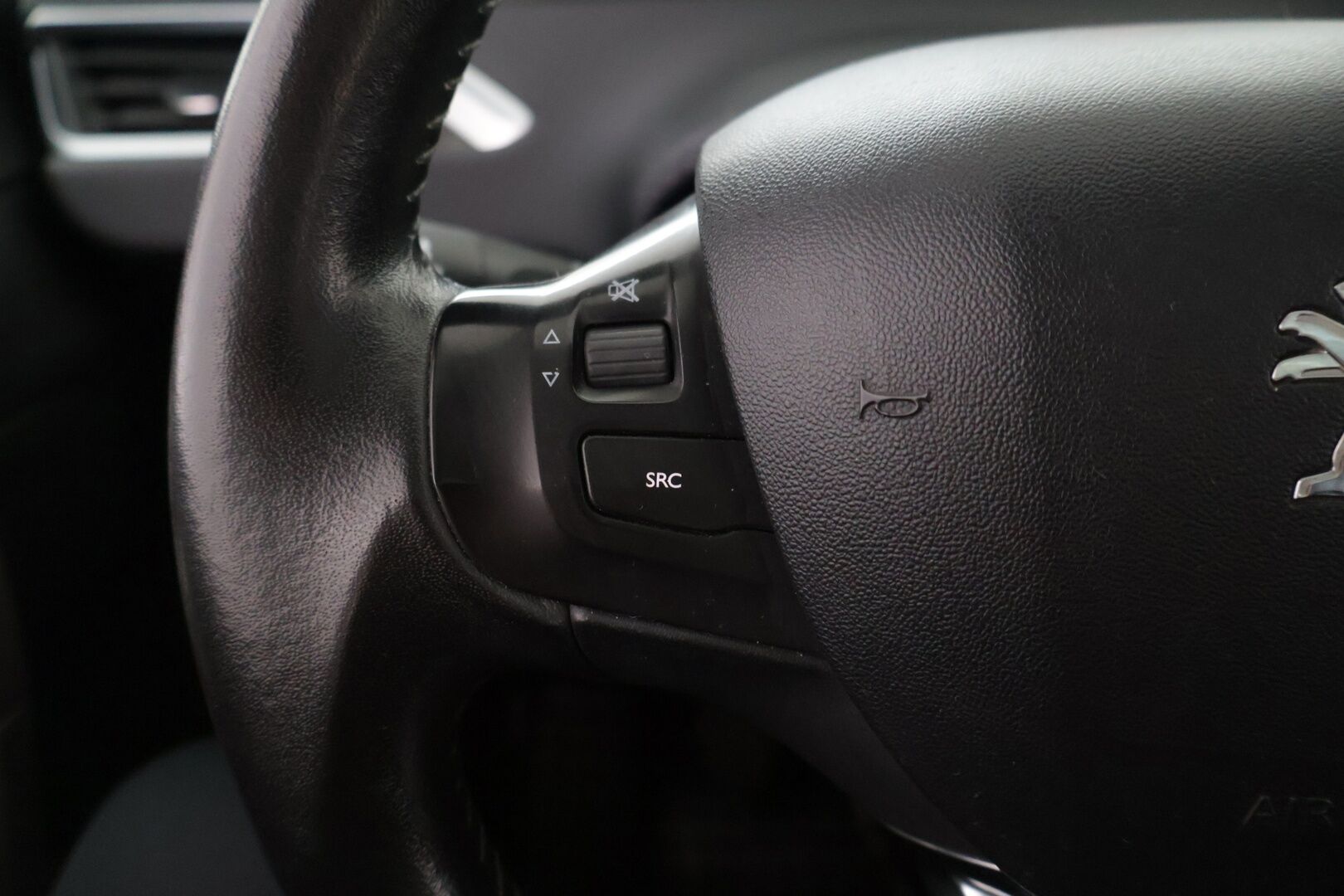 Peugeot 2008 2016 Vision VTi 82 - Panorama ikkuna | Lohko | Vakkari | Hyvin huollettu | Penkinlämmittimet