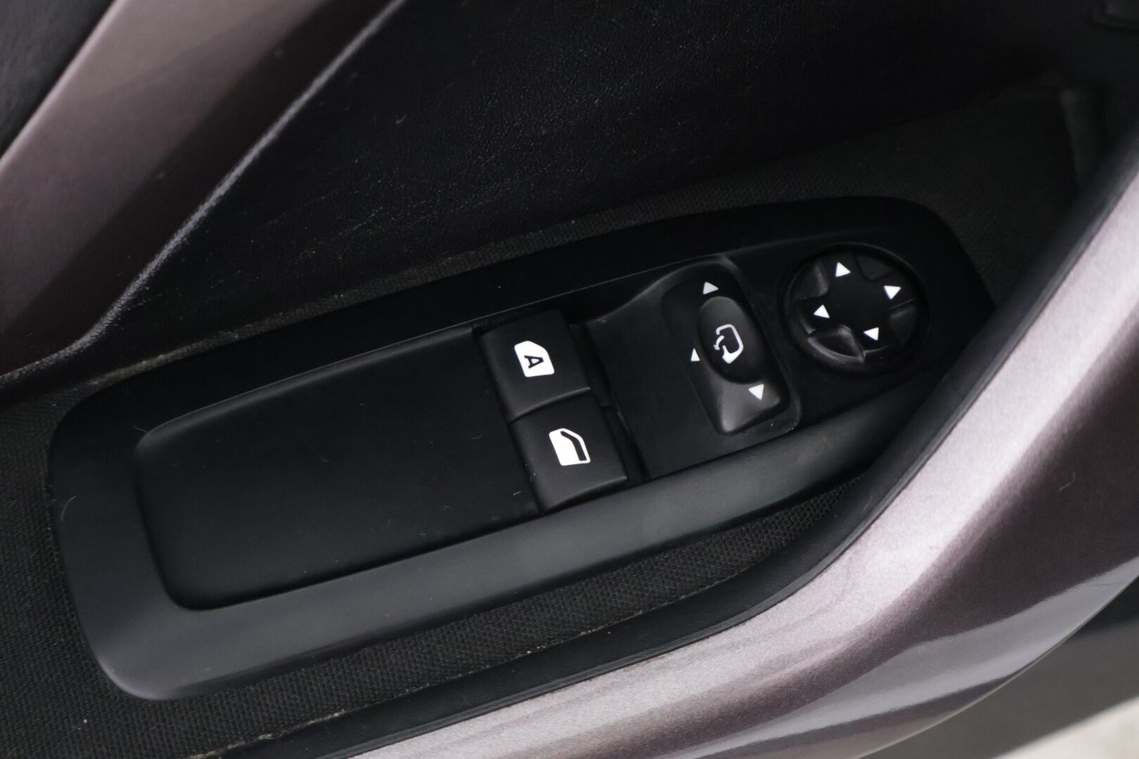 Peugeot 2008 2016 Vision VTi 82 - Panorama ikkuna | Lohko | Vakkari | Hyvin huollettu | Penkinlämmittimet