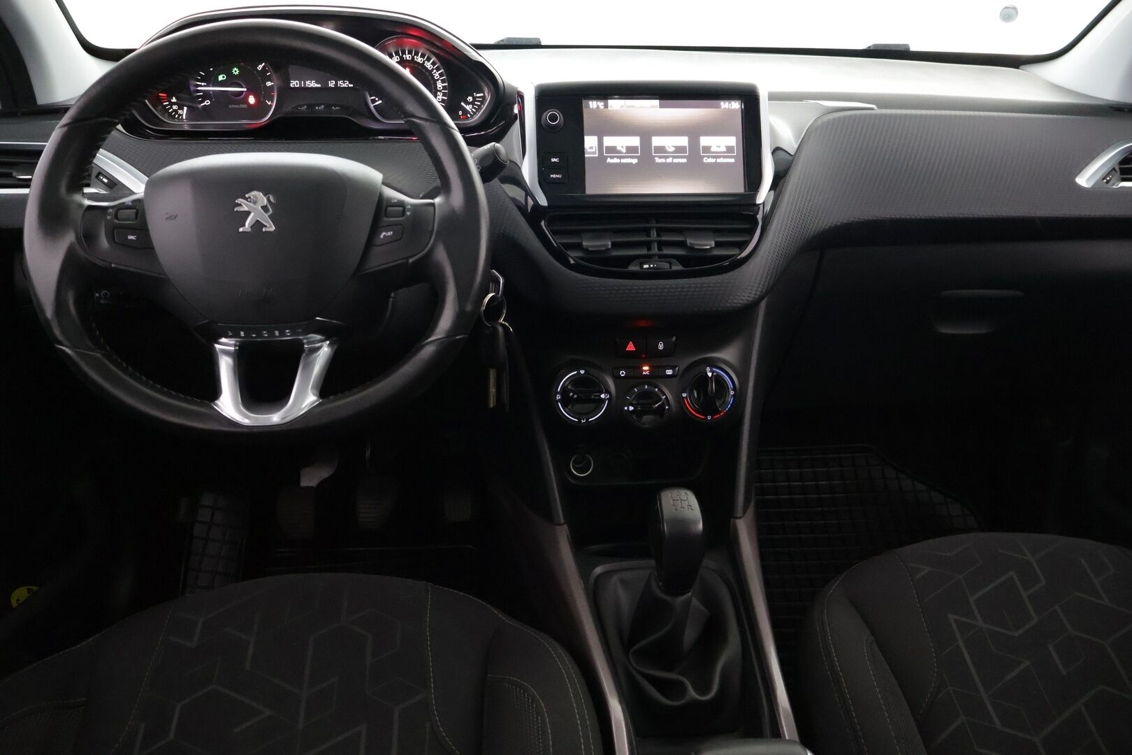 Peugeot 2008 2016 Vision VTi 82 - Panorama ikkuna | Lohko | Vakkari | Hyvin huollettu | Penkinlämmittimet