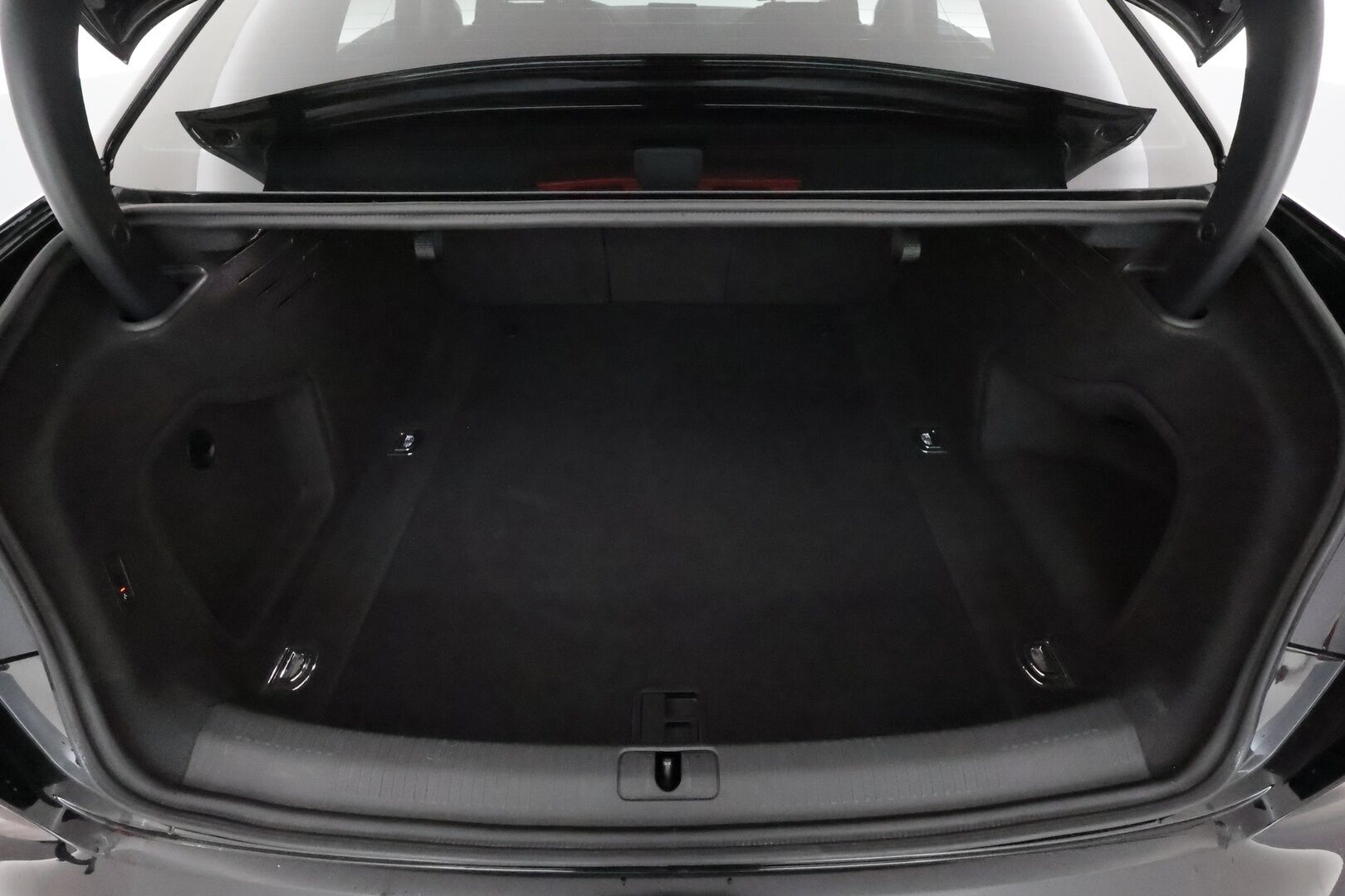 Audi A4 2016 Sedan First Edition Business Sport 2,0 TDI 140 kW quattro S tronic *Vakkari / P.tutkat / Sporttipenkit / Koukku / LED* - Suomi-auto / Kahdet renkaat aluvanteilla