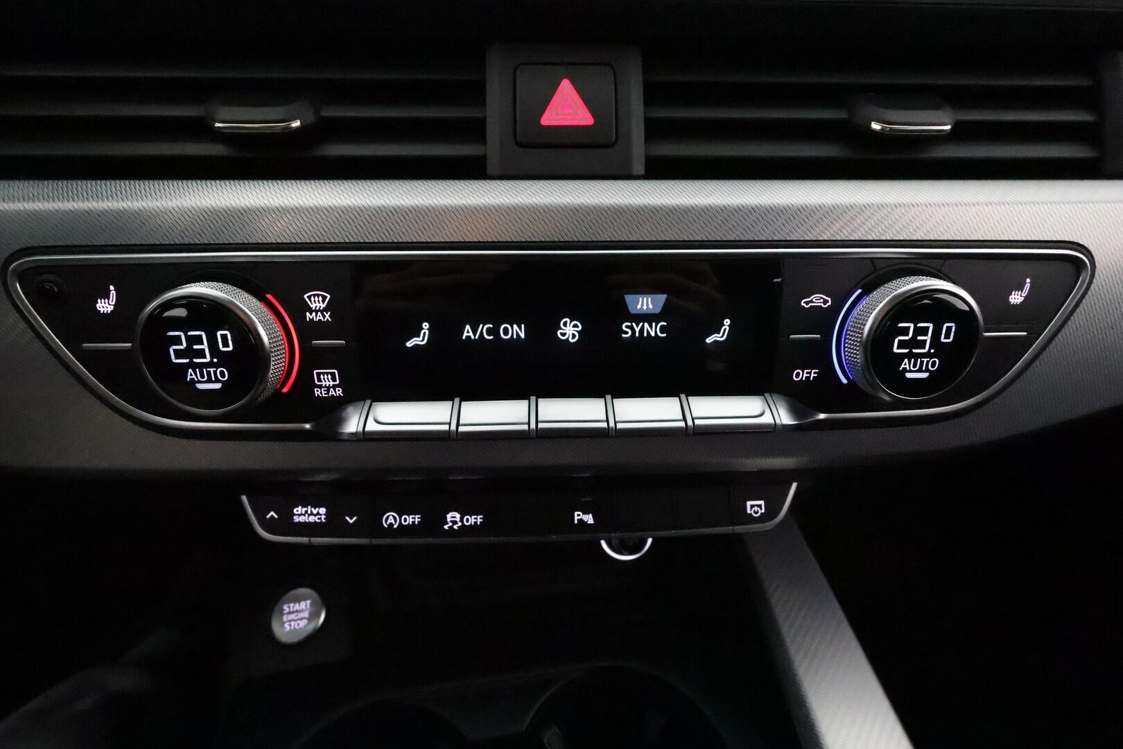 Audi A4 2016 Sedan First Edition Business Sport 2,0 TDI 140 kW quattro S tronic *Vakkari / P.tutkat / Sporttipenkit / Koukku / LED* - Suomi-auto / Kahdet renkaat aluvanteilla
