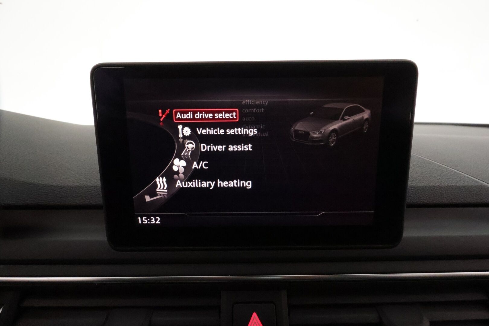 Audi A4 2016 Sedan First Edition Business Sport 2,0 TDI 140 kW quattro S tronic *Vakkari / P.tutkat / Sporttipenkit / Koukku / LED* - Suomi-auto / Kahdet renkaat aluvanteilla