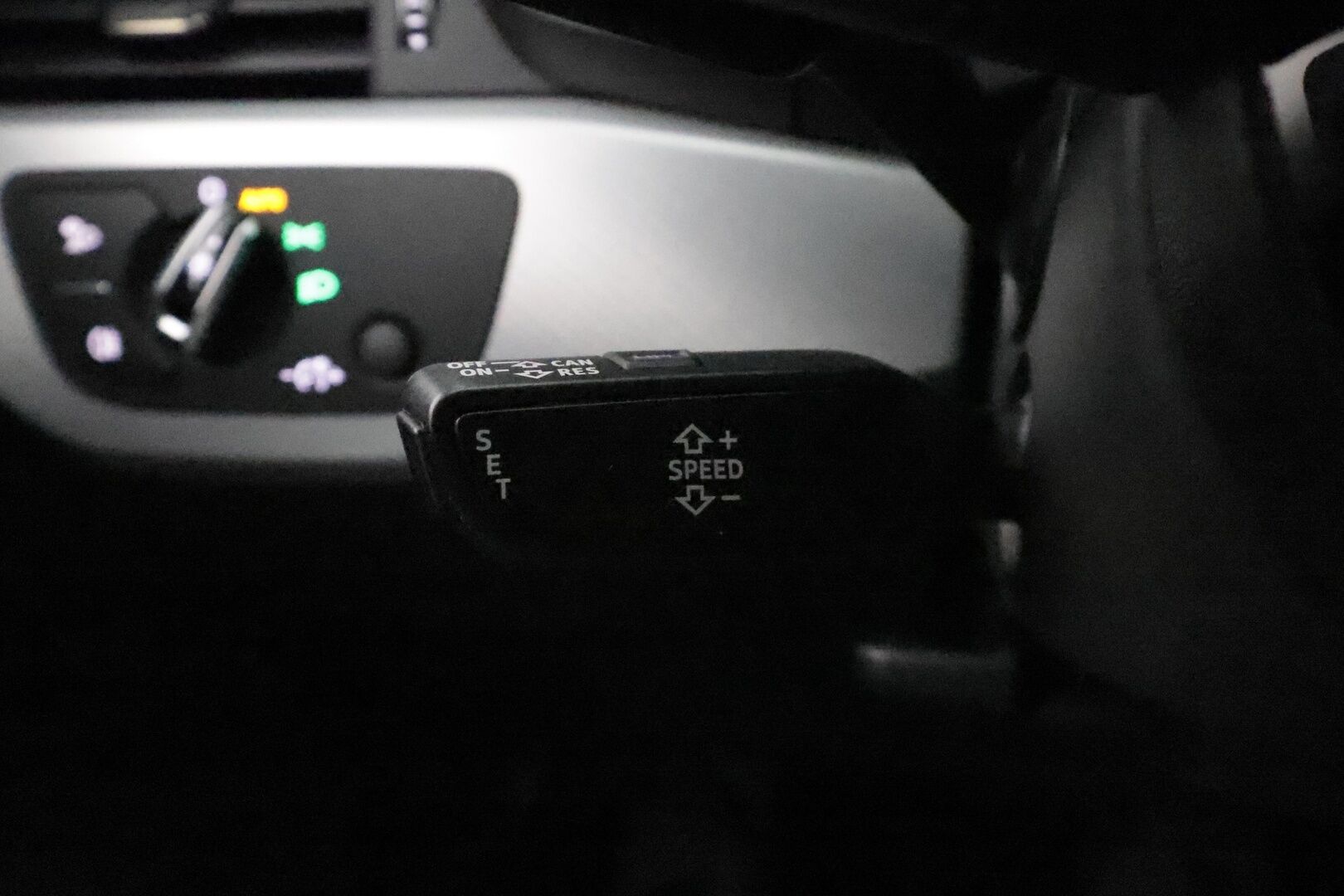 Audi A4 2016 Sedan First Edition Business Sport 2,0 TDI 140 kW quattro S tronic *Vakkari / P.tutkat / Sporttipenkit / Koukku / LED* - Suomi-auto / Kahdet renkaat aluvanteilla