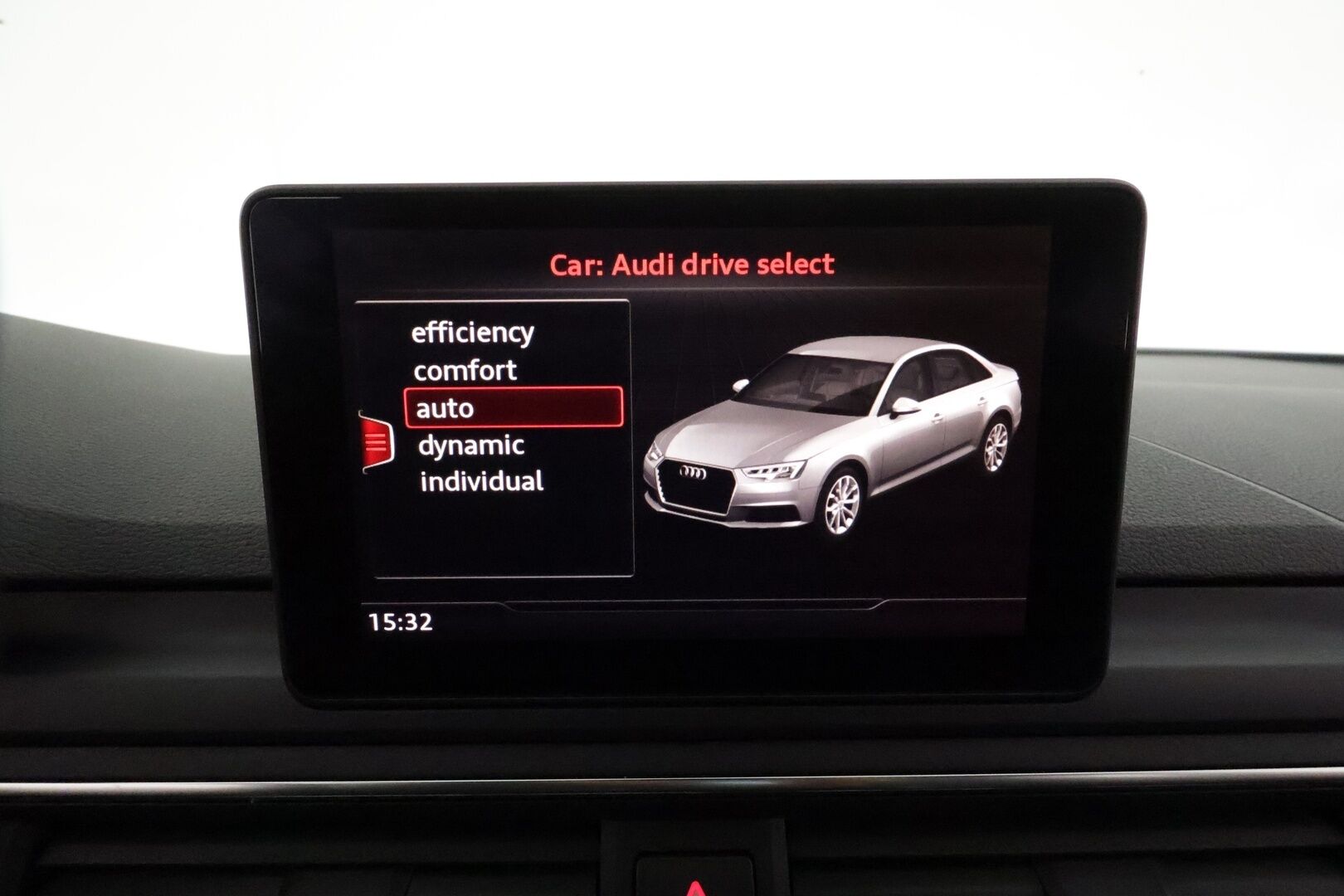 Audi A4 2016 Sedan First Edition Business Sport 2,0 TDI 140 kW quattro S tronic *Vakkari / P.tutkat / Sporttipenkit / Koukku / LED* - Suomi-auto / Kahdet renkaat aluvanteilla