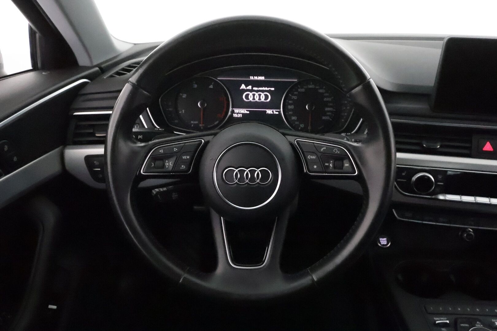 Audi A4 2016 Sedan First Edition Business Sport 2,0 TDI 140 kW quattro S tronic *Vakkari / P.tutkat / Sporttipenkit / Koukku / LED* - Suomi-auto / Kahdet renkaat aluvanteilla