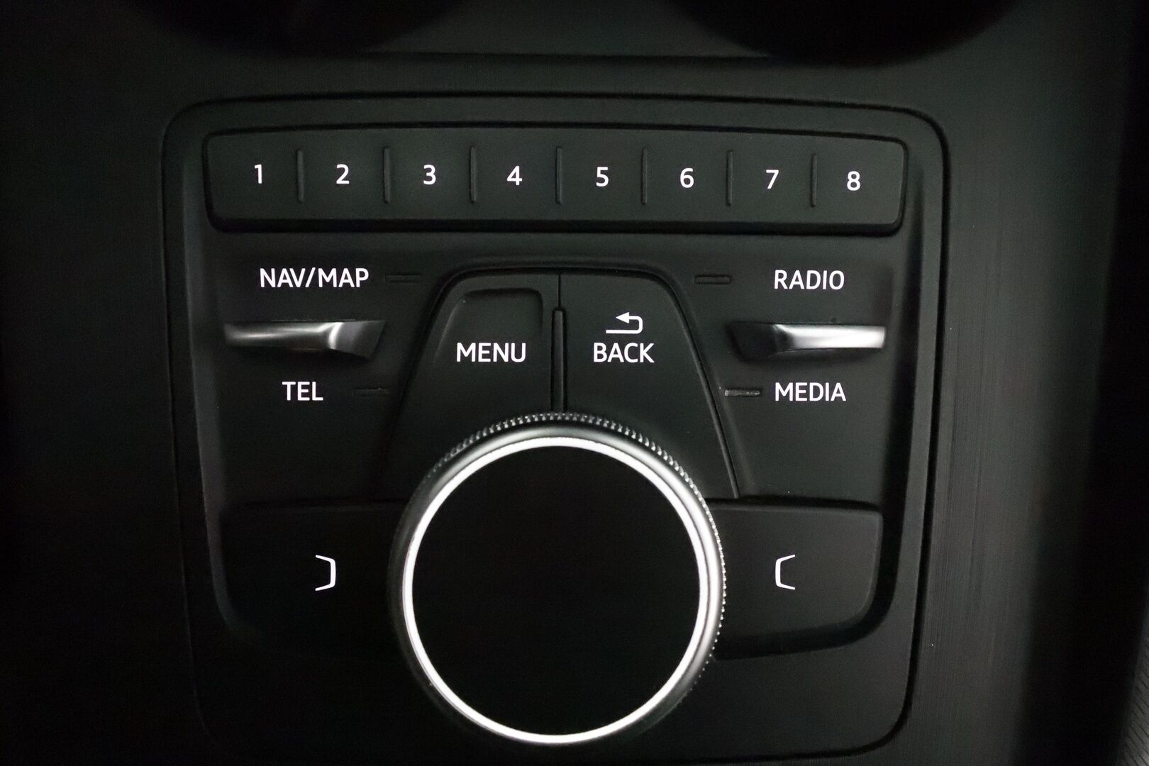 Audi A4 2016 Sedan First Edition Business Sport 2,0 TDI 140 kW quattro S tronic * Webasto / Koukku / Sporttipenkit / LED / Vakkari - Suomi-auto / Kahdet renkaat aluvanteilla / Juuri tullut Tampereelle! - HULLU BLACKWEEK KORKOTARJOUS 2,49%