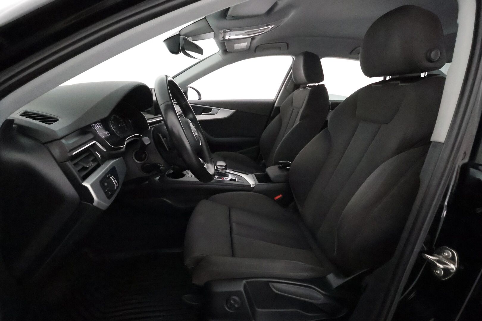 Audi A4 2016 Sedan First Edition Business Sport 2,0 TDI 140 kW quattro S tronic * Webasto / Koukku / Sporttipenkit / LED / Vakkari - Suomi-auto / Kahdet renkaat aluvanteilla / Juuri tullut Tampereelle! - HULLU BLACKWEEK KORKOTARJOUS 2,49%