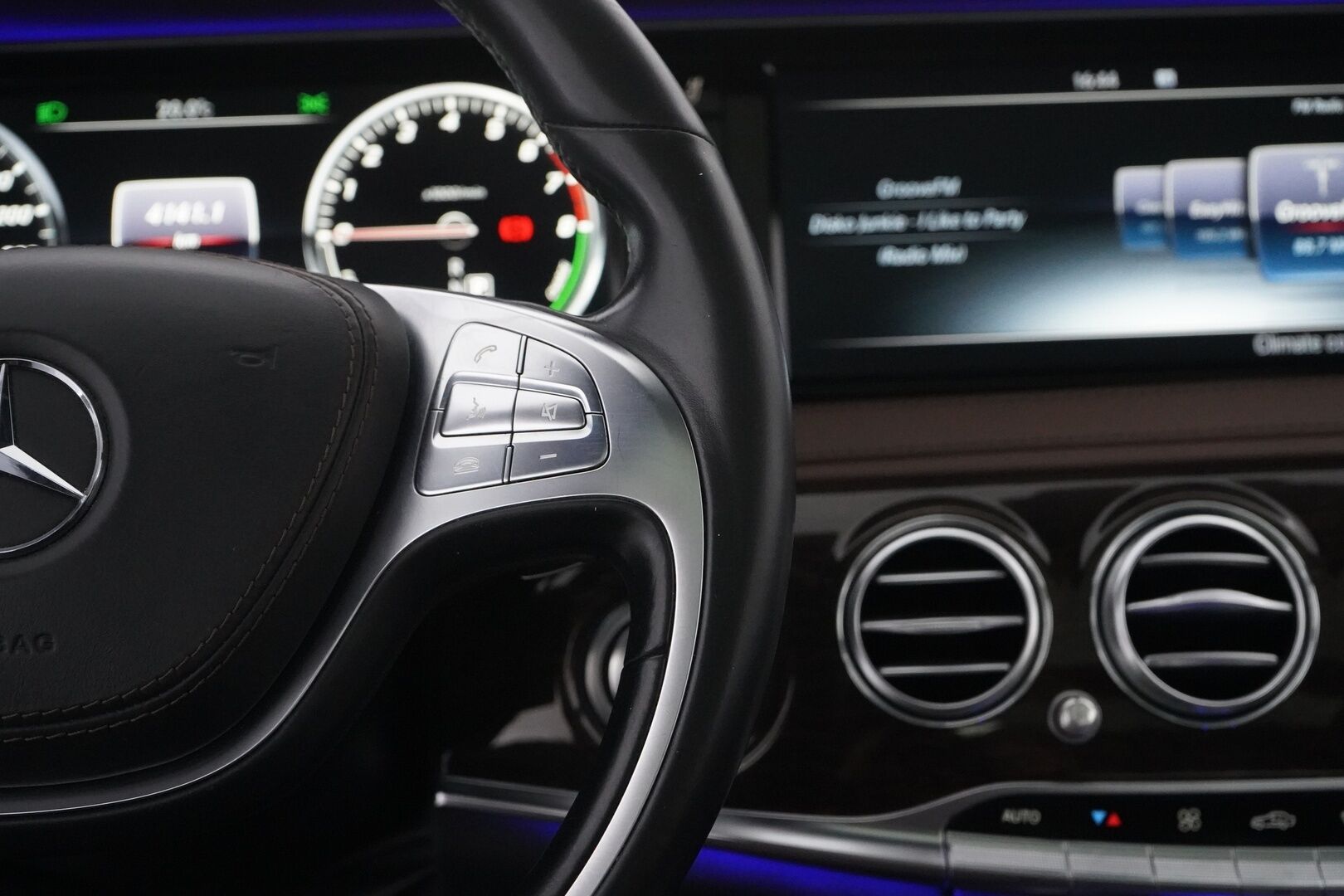 Mercedes-Benz S 2016 500 Plug-In Hybrid L - SoH 87% | Suomi-auto | Panorama | Soft Close | Airmatic | ILS | Ruskeat nahat muistilla | Kamera | Juuri huollettu