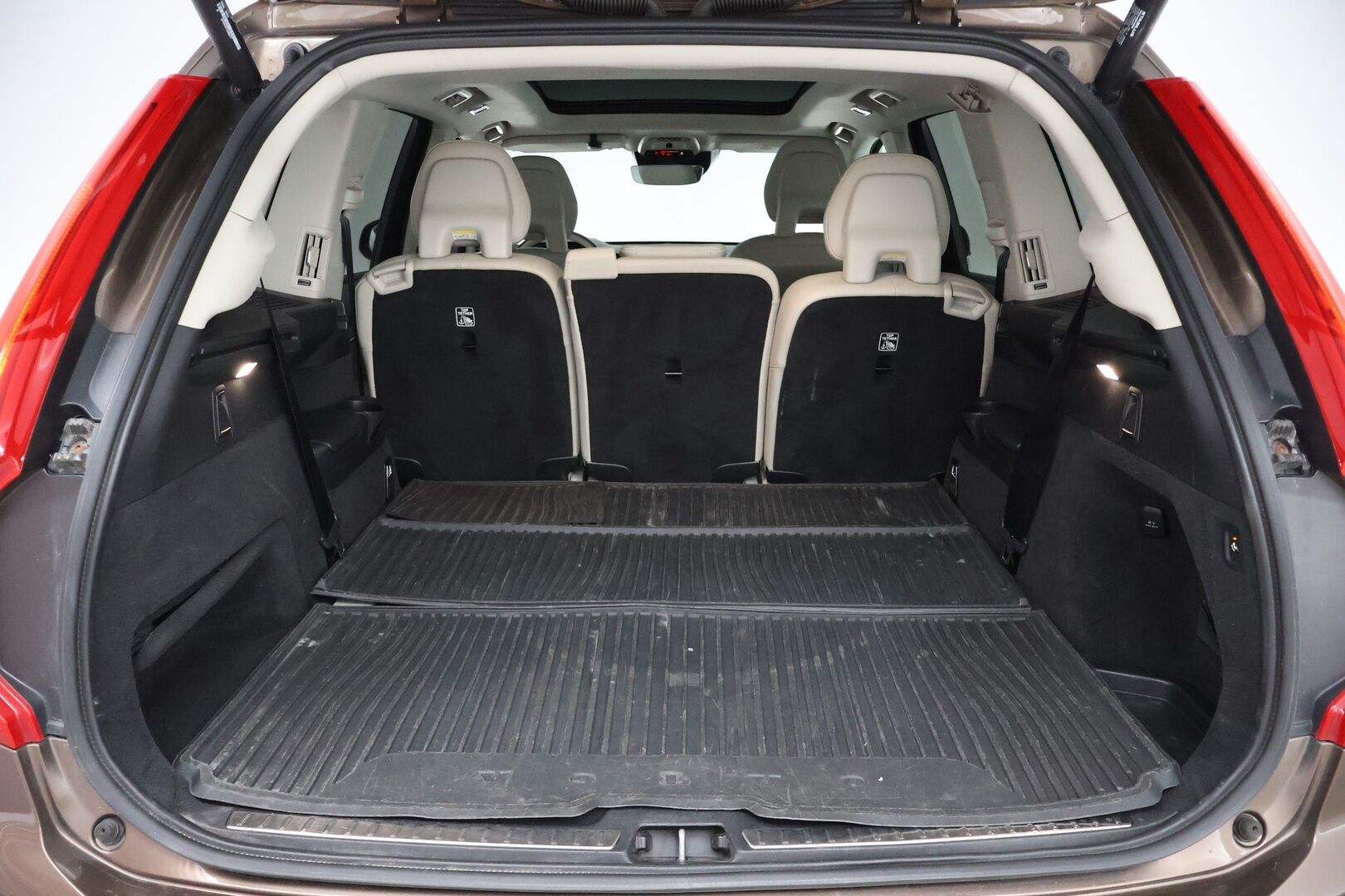 Volvo XC90 2016 T8 Twin Engine AWD Inscription aut - Suomi-Auto / HUD / Adapt.vak / 360-kamera / Muistinahat / VOC / Aktiiviset LED -ajovalot / NAVI