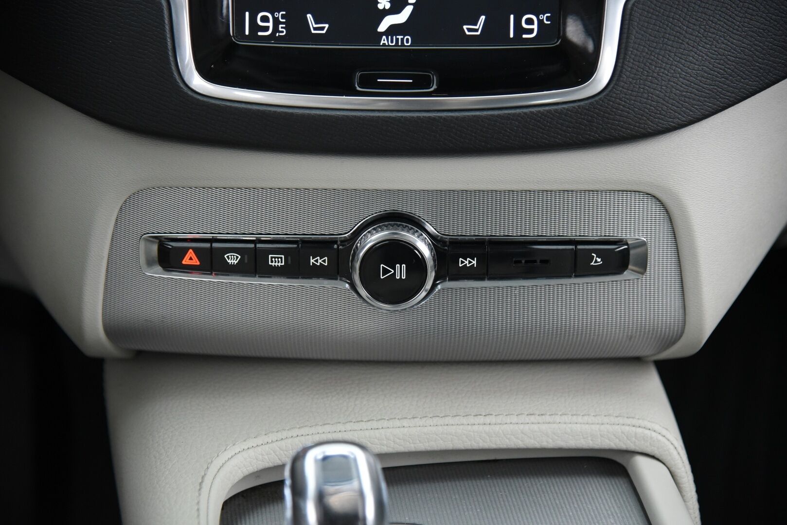 Volvo XC90 2016 T8 Twin Engine AWD Inscription aut - Suomi-Auto / HUD / Adapt.vak / 360-kamera / Muistinahat / VOC / Aktiiviset LED -ajovalot / NAVI