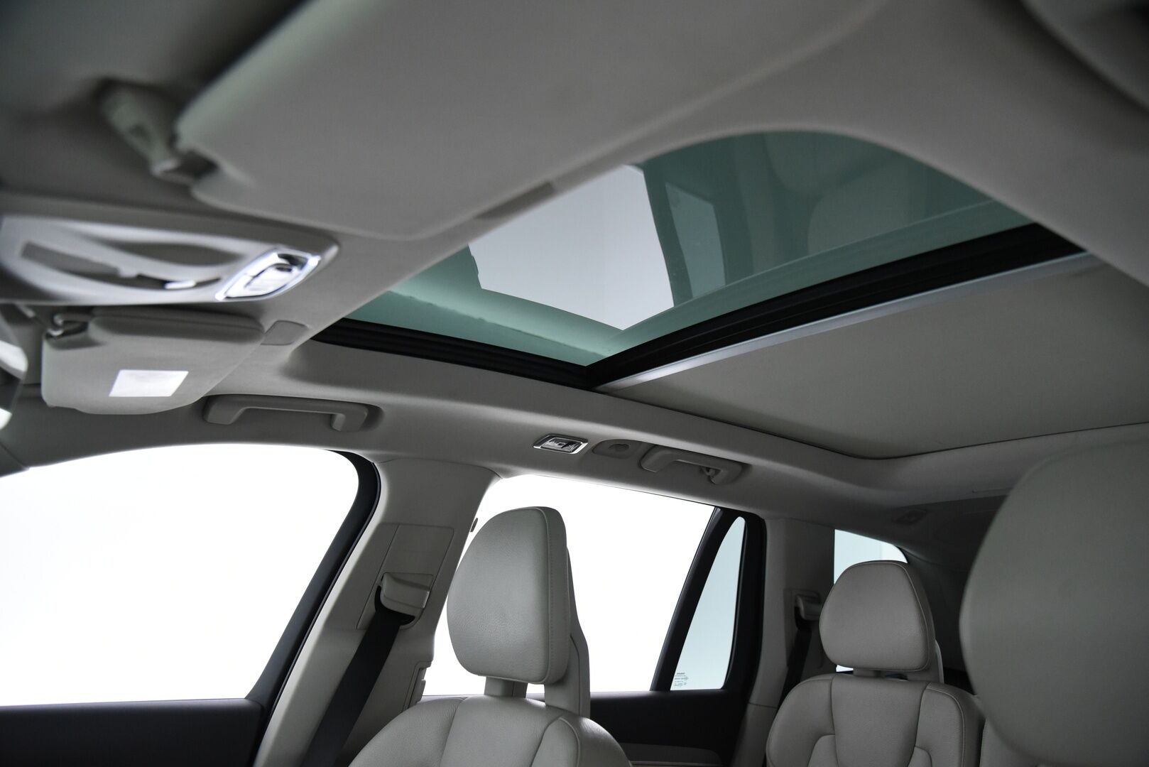 Volvo XC90 2016 T8 Twin Engine AWD Inscription aut - Suomi-Auto / HUD / Adapt.vak / 360-kamera / Muistinahat / VOC / Aktiiviset LED -ajovalot / NAVI