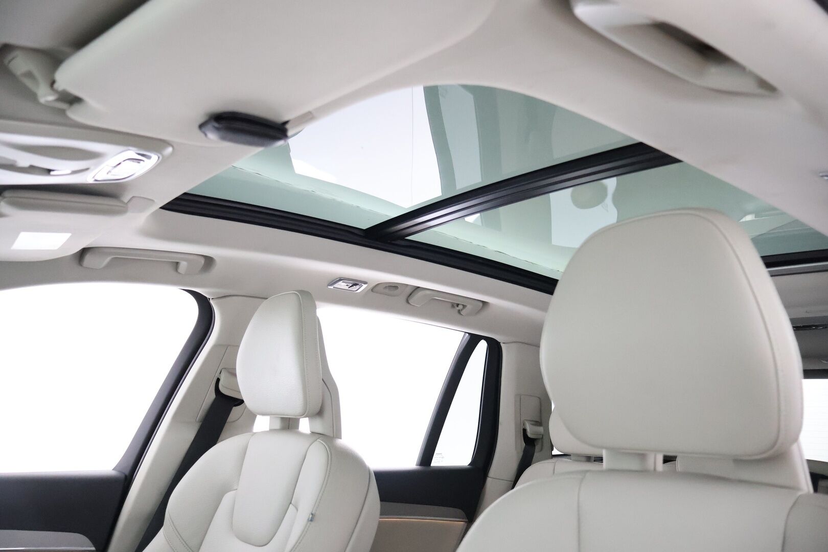 Volvo XC90 2016 T8 Twin Engine AWD Inscription aut - Suomi-Auto / HUD / Adapt.vak / 360-kamera / Muistinahat / VOC / Aktiiviset LED -ajovalot / NAVI