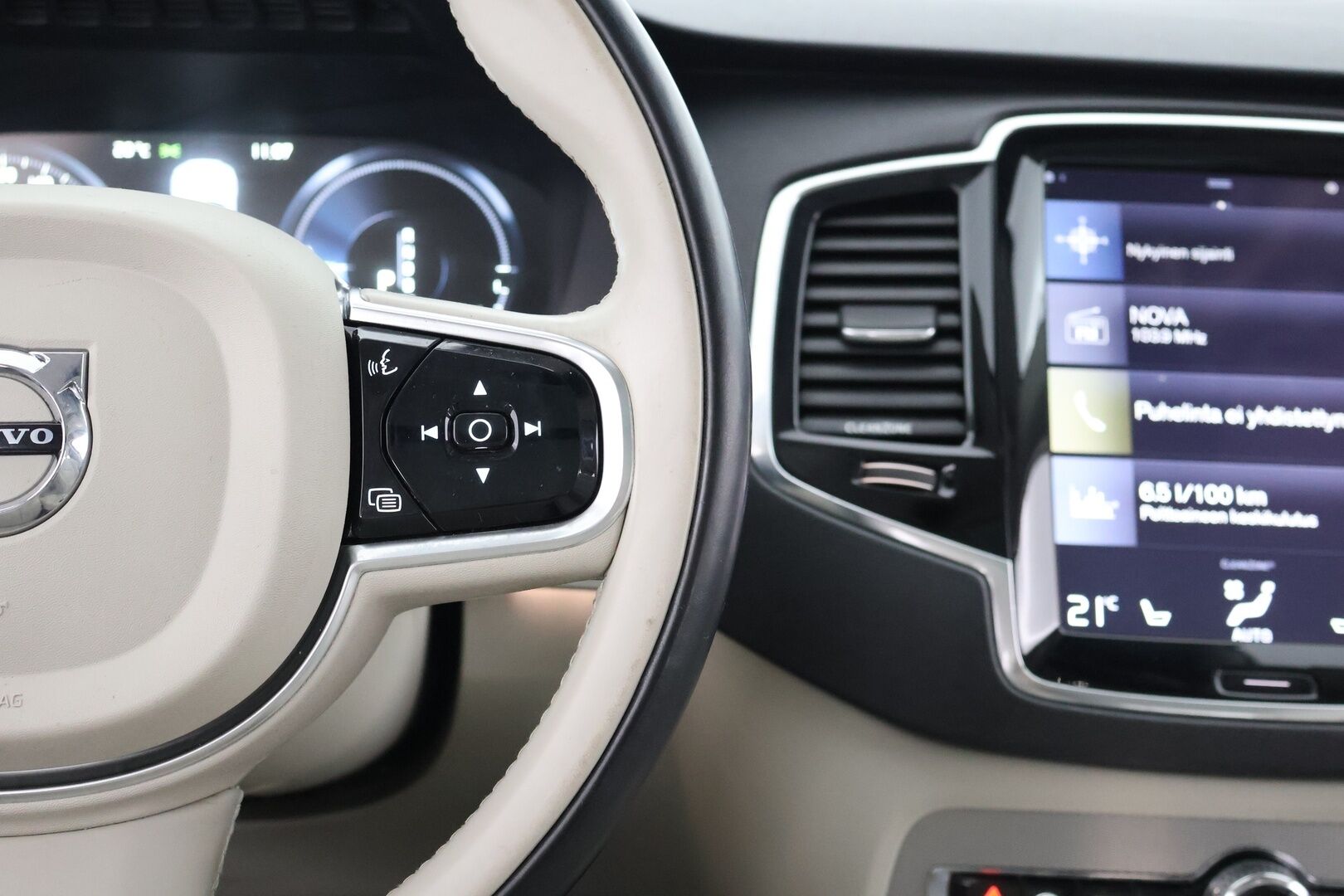 Volvo XC90 2016 T8 Twin Engine AWD Inscription aut - Suomi-Auto / HUD / Adapt.vak / 360-kamera / Muistinahat / VOC / Aktiiviset LED -ajovalot / NAVI