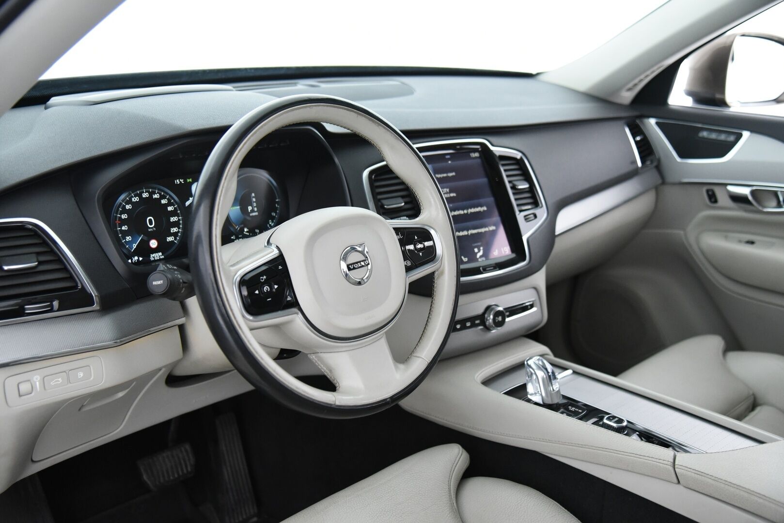 Volvo XC90 2016 T8 Twin Engine AWD Inscription aut - Suomi-Auto / HUD / Adapt.vak / 360-kamera / Muistinahat / VOC / Aktiiviset LED -ajovalot / NAVI