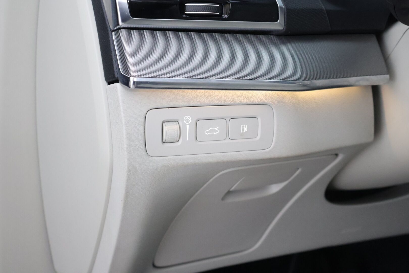 Volvo XC90 2016 T8 Twin Engine AWD Inscription aut - Suomi-Auto / HUD / Adapt.vak / 360-kamera / Muistinahat / VOC / Aktiiviset LED -ajovalot / NAVI
