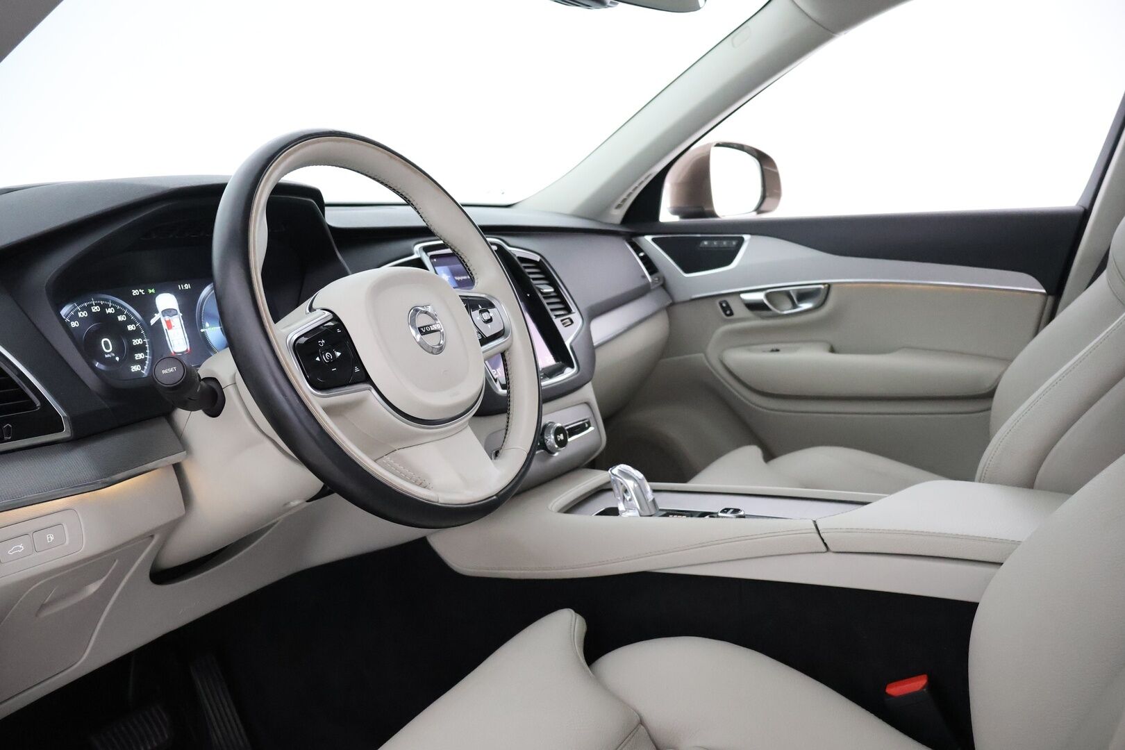 Volvo XC90 2016 T8 Twin Engine AWD Inscription aut - Suomi-Auto / HUD / Adapt.vak / 360-kamera / Muistinahat / VOC / Aktiiviset LED -ajovalot / NAVI