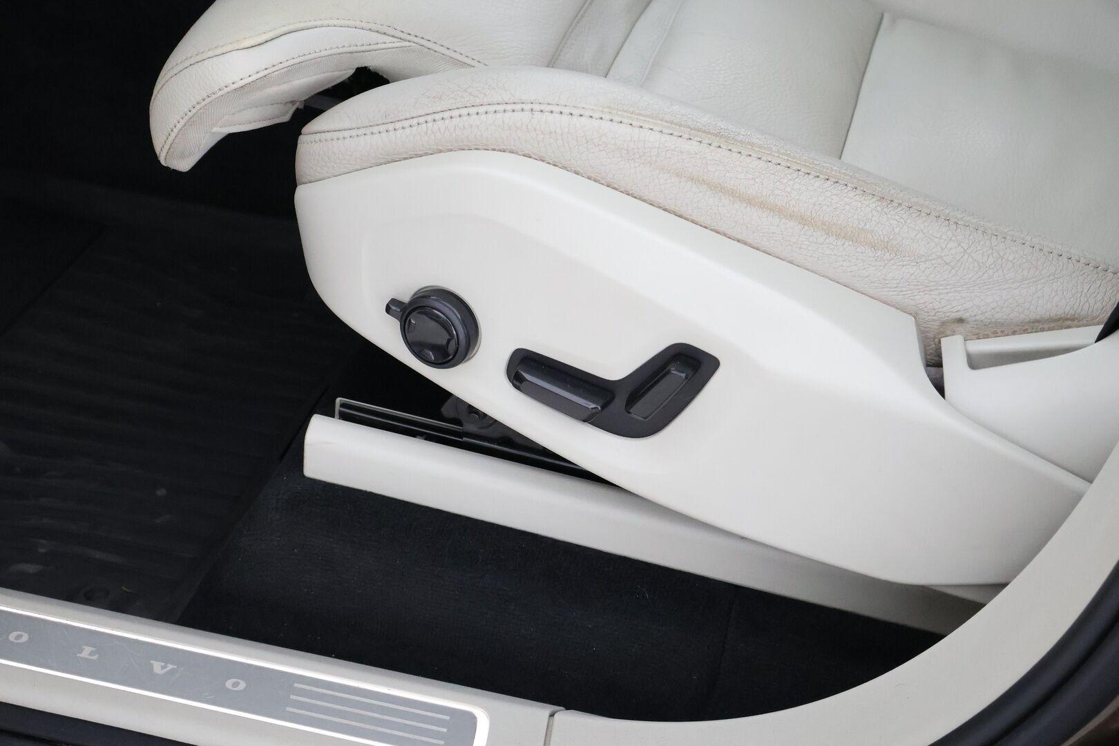 Volvo XC90 2016 T8 Twin Engine AWD Inscription aut - Suomi-Auto / HUD / Adapt.vak / 360-kamera / Muistinahat / VOC / Aktiiviset LED -ajovalot / NAVI
