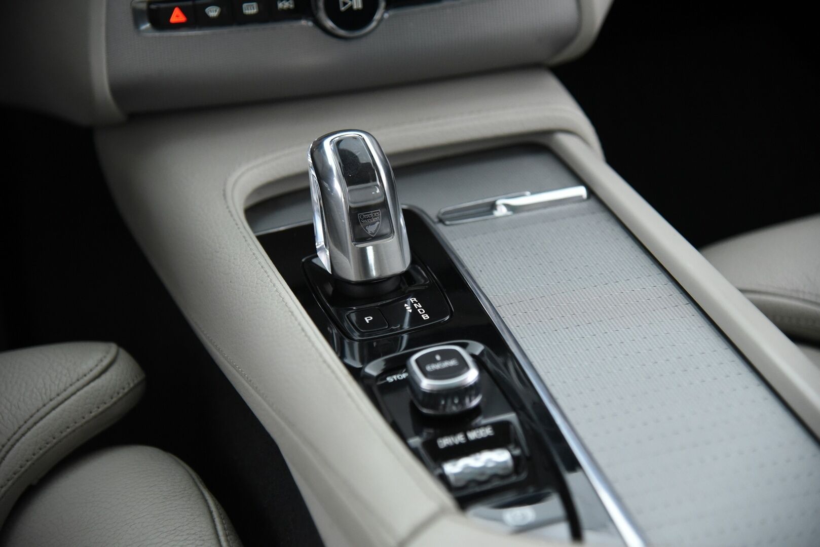 Volvo XC90 2016 T8 Twin Engine AWD Inscription aut - Suomi-Auto / HUD / Adapt.vak / 360-kamera / Muistinahat / VOC / Aktiiviset LED -ajovalot / NAVI
