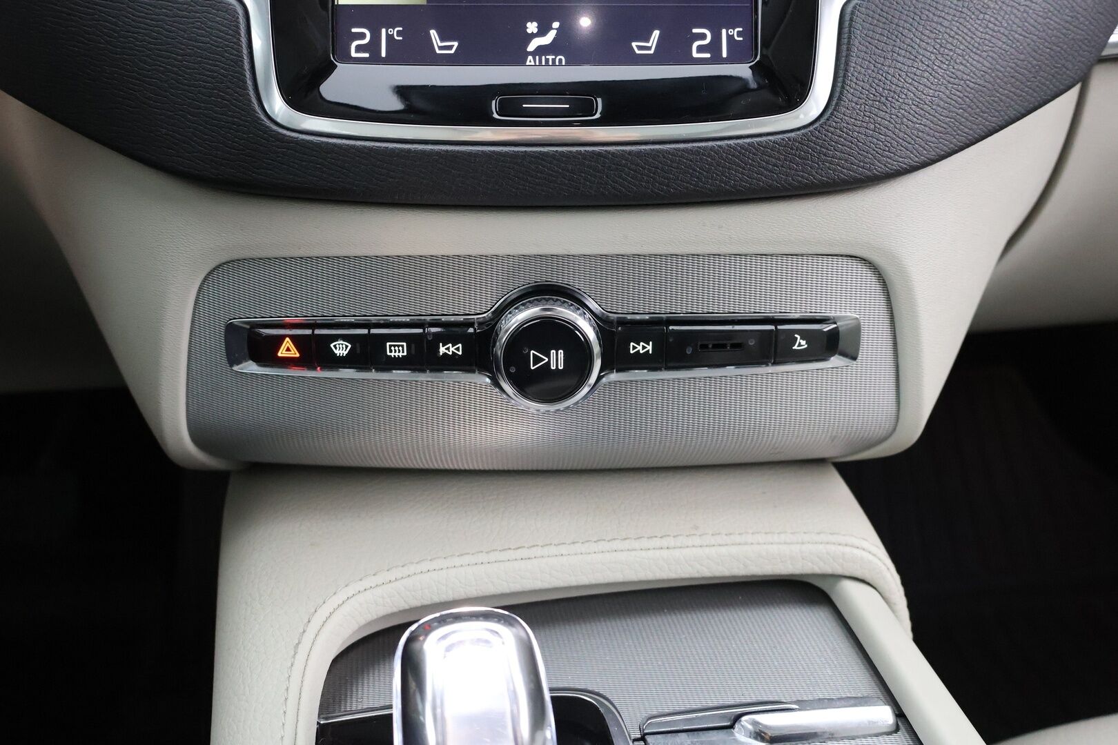 Volvo XC90 2016 T8 Twin Engine AWD Inscription aut - Suomi-Auto / HUD / Adapt.vak / 360-kamera / Muistinahat / VOC / Aktiiviset LED -ajovalot / NAVI