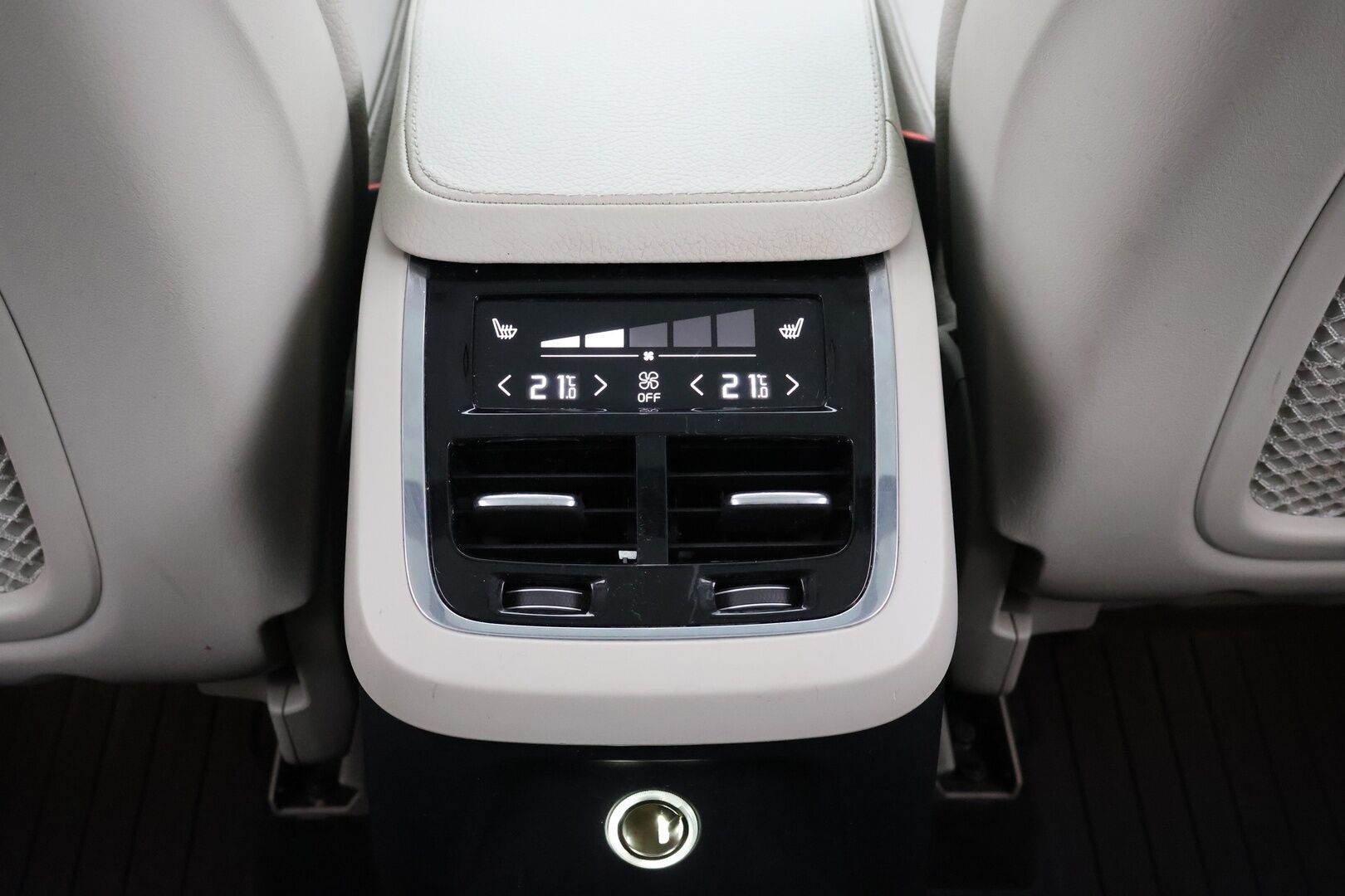 Volvo XC90 2016 T8 Twin Engine AWD Inscription aut - Suomi-Auto / HUD / Adapt.vak / 360-kamera / Muistinahat / VOC / Aktiiviset LED -ajovalot / NAVI