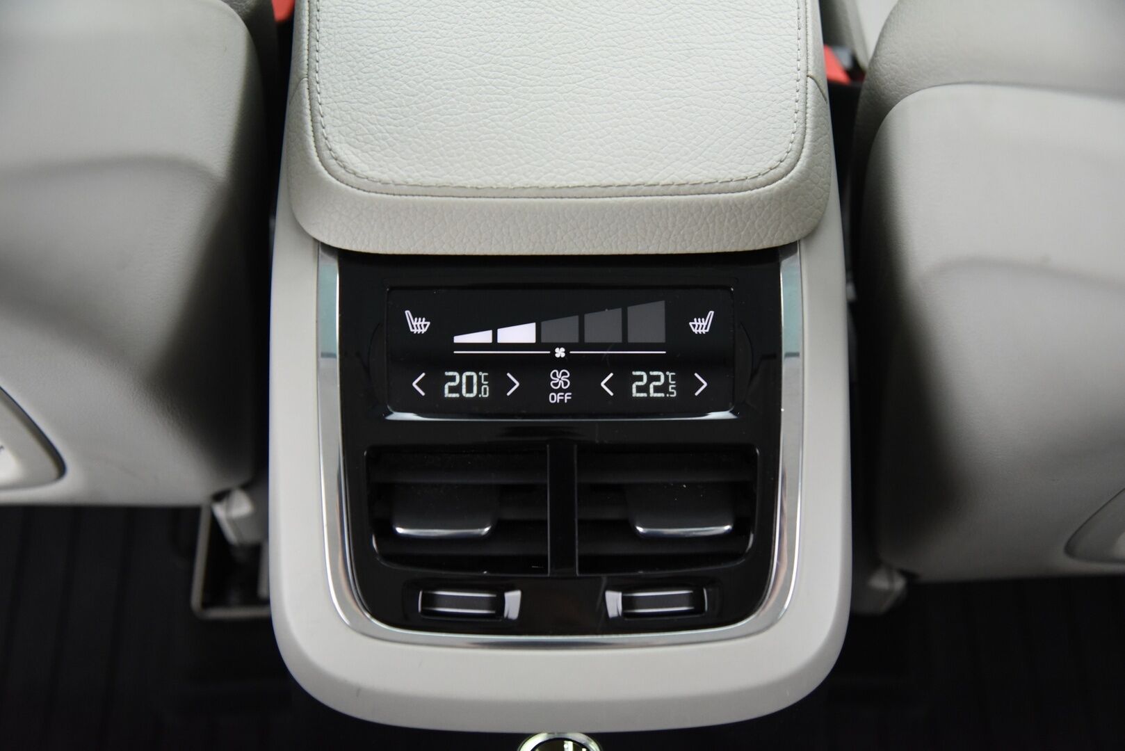 Volvo XC90 2016 T8 Twin Engine AWD Inscription aut - Suomi-Auto / HUD / Adapt.vak / 360-kamera / Muistinahat / VOC / Aktiiviset LED -ajovalot / NAVI