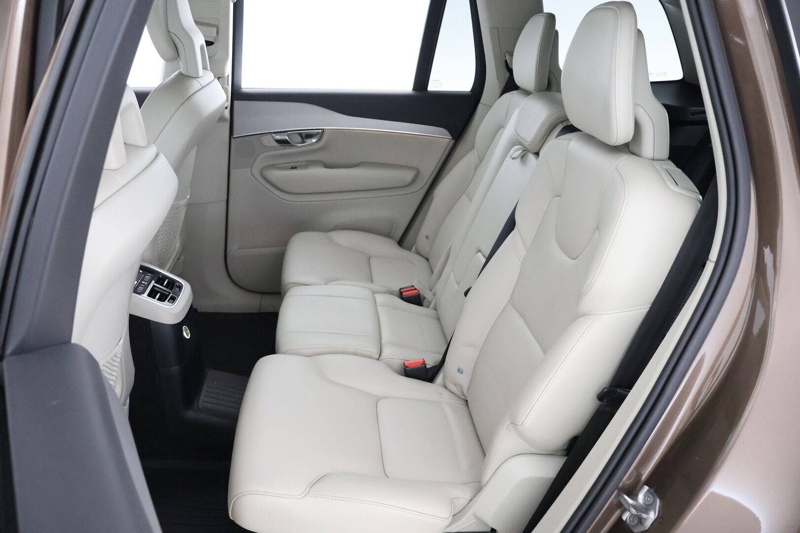 Volvo XC90 2016 T8 Twin Engine AWD Inscription aut - Suomi-Auto / HUD / Adapt.vak / 360-kamera / Muistinahat / VOC / Aktiiviset LED -ajovalot / NAVI
