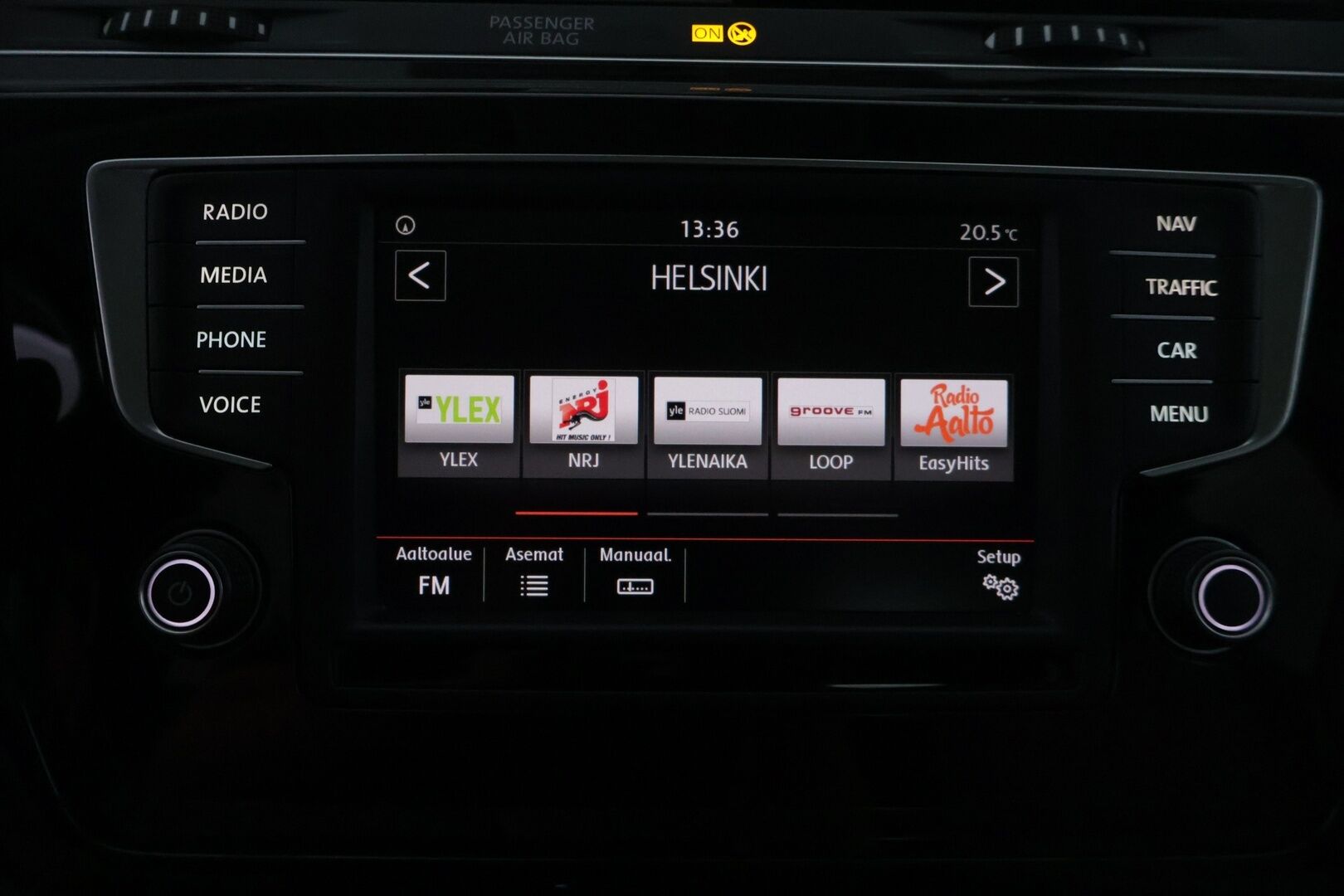 Volkswagen Touran 2016 1.4 TS 110 kW | Webasto | ACC | Panorama | 7-Paikkainen