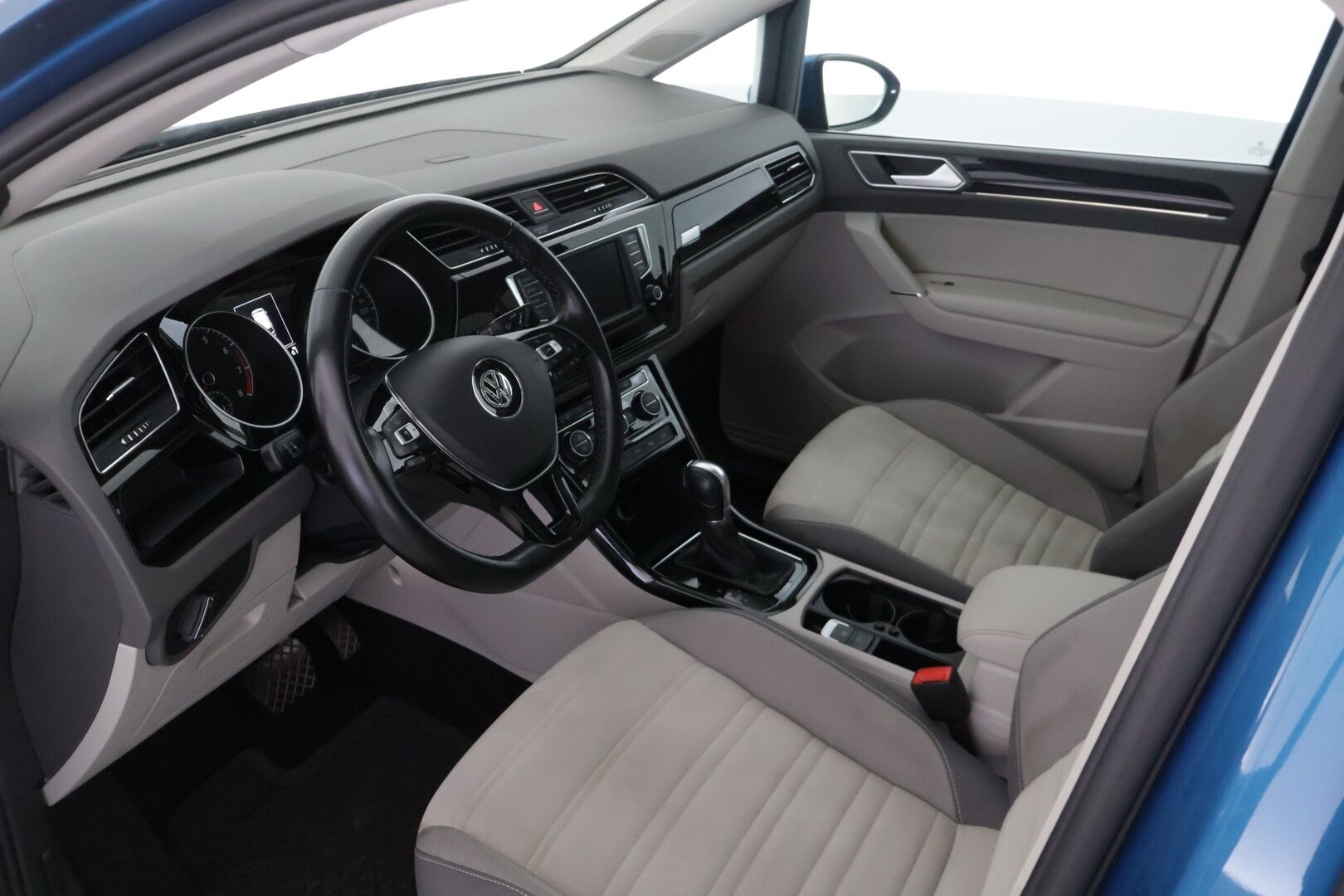 Volkswagen Touran 2016 1.4 TS 110 kW | Webasto | ACC | Panorama | 7-Paikkainen