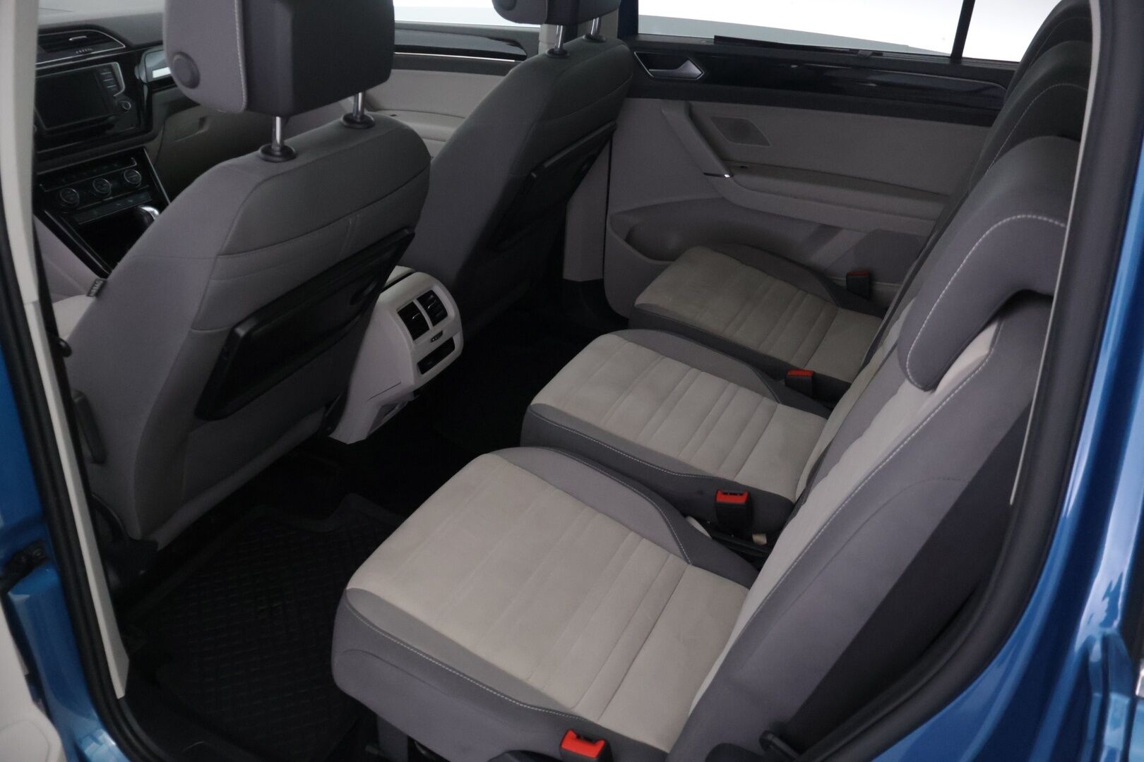 Volkswagen Touran 2016 1.4 TS 110 kW | Webasto | ACC | Panorama | 7-Paikkainen
