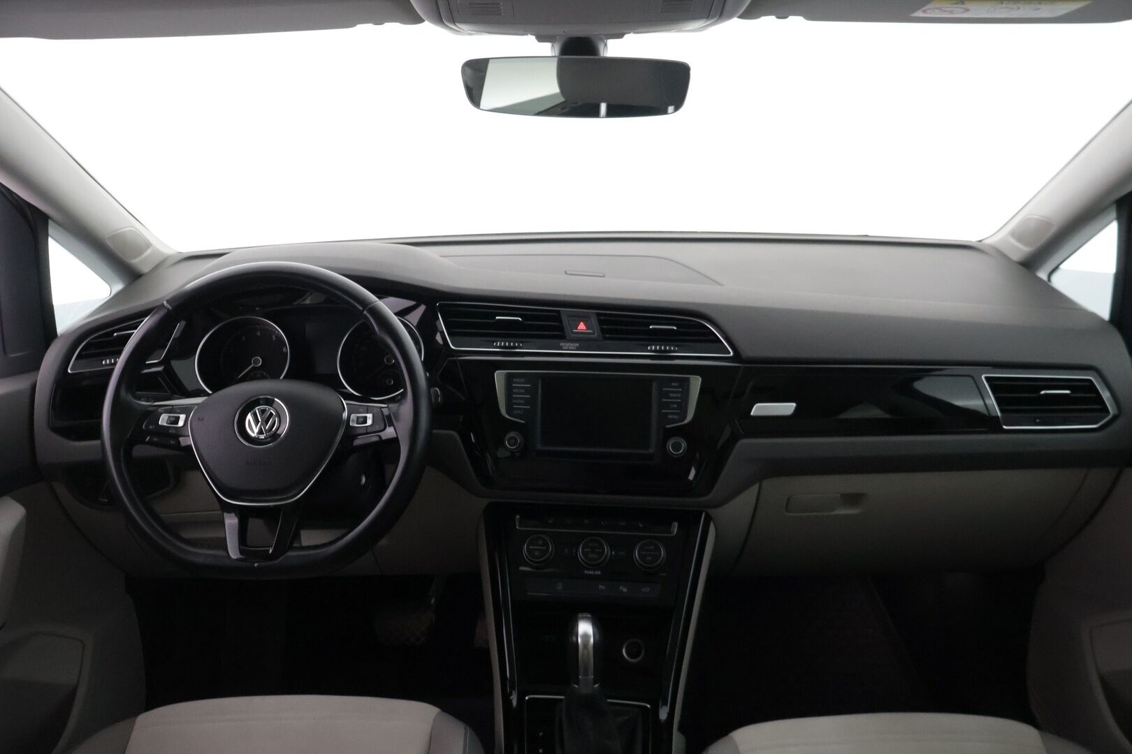 Volkswagen Touran 2016 1.4 TS 110 kW | Webasto | ACC | Panorama | 7-Paikkainen