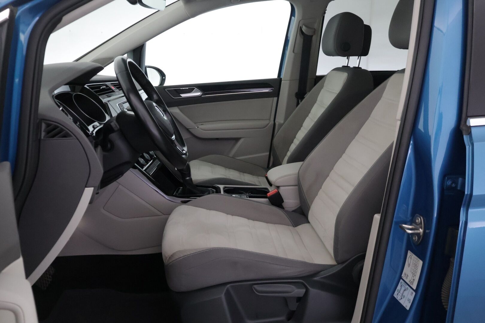 Volkswagen Touran 2016 1.4 TS 110 kW | Webasto | ACC | Panorama | 7-Paikkainen