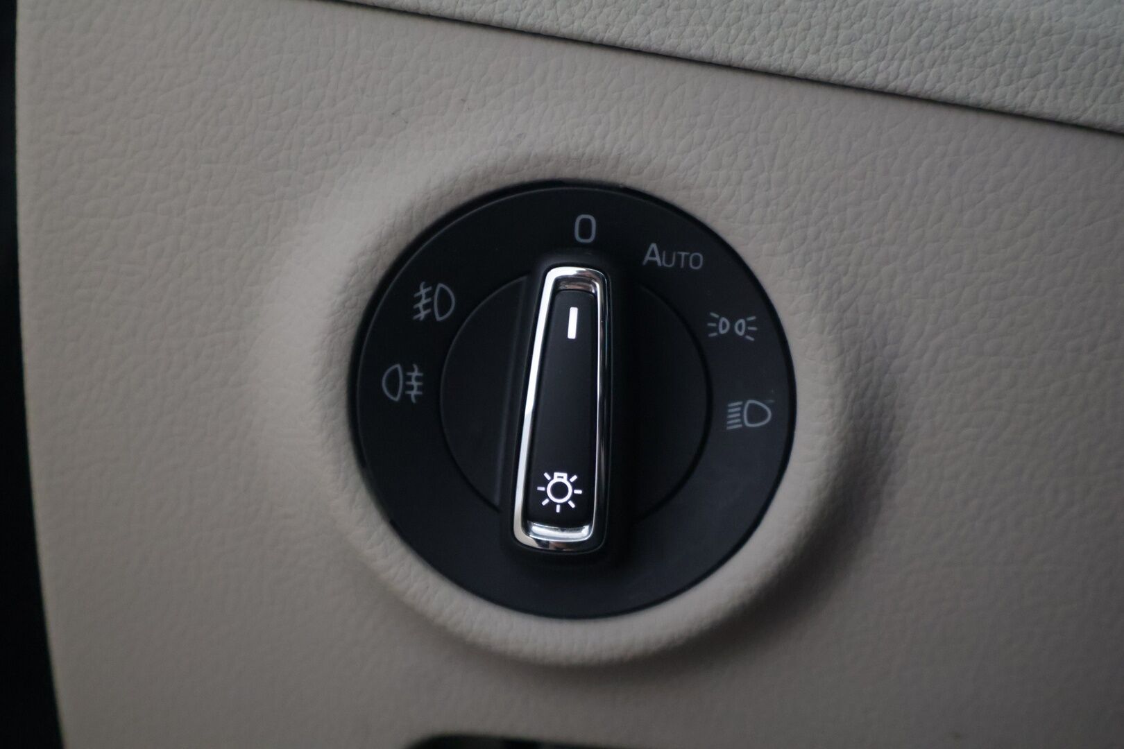 Skoda Superb 2016 Combi 2,0 TDI 190 Style DSG Autom. - | Suomi-auto | ACC | Webasto | Canton | Muistipenkki | Nahka-alcantara | P. Tutkat | Bi-Xenon | Vetokoukku | Keylessgo | 