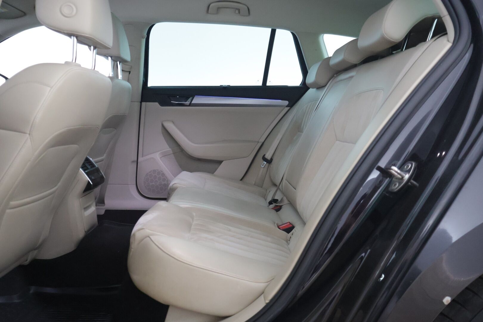 Skoda Superb 2016 Combi 2,0 TDI 190 Style DSG Autom. - | Suomi-auto | ACC | Webasto | Canton | Muistipenkki | Nahka-alcantara | P. Tutkat | Bi-Xenon | Vetokoukku | Keylessgo | 