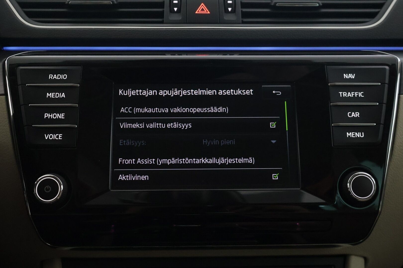 Skoda Superb 2016 Combi 2,0 TDI 190 Style DSG Autom. - | Suomi-auto | ACC | Webasto | Canton | Muistipenkki | Nahka-alcantara | P. Tutkat | Bi-Xenon | Vetokoukku | Keylessgo | 