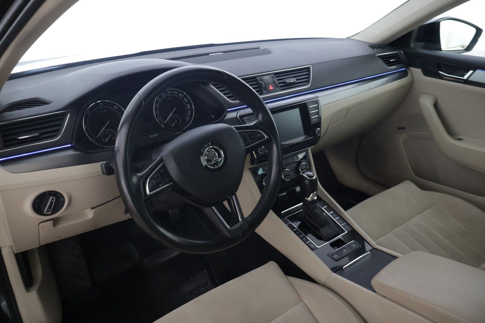 Skoda Superb 2016 Combi 2,0 TDI 190 Style DSG Autom. - | Suomi-auto | ACC | Webasto | Canton | Muistipenkki | Nahka-alcantara | P. Tutkat | Bi-Xenon | Vetokoukku | Keylessgo | 