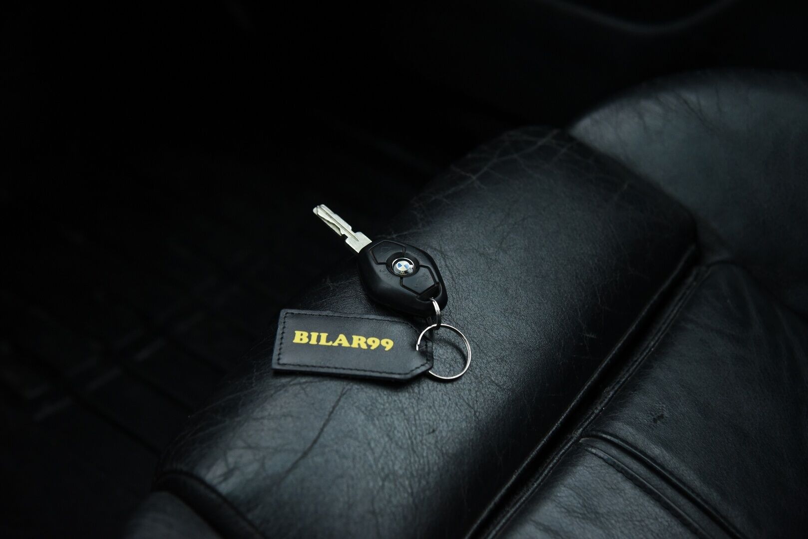 BMW 525 2004 5D 525I TOURING / Sporttinahat / Tarkka huoltokirja / Vetokoukku / 2x Renkaat  - YritysOutlet - Myydään vain yrityksille - 2x Renkaat / Vakkari / Vetokoukku / Suomi-auto