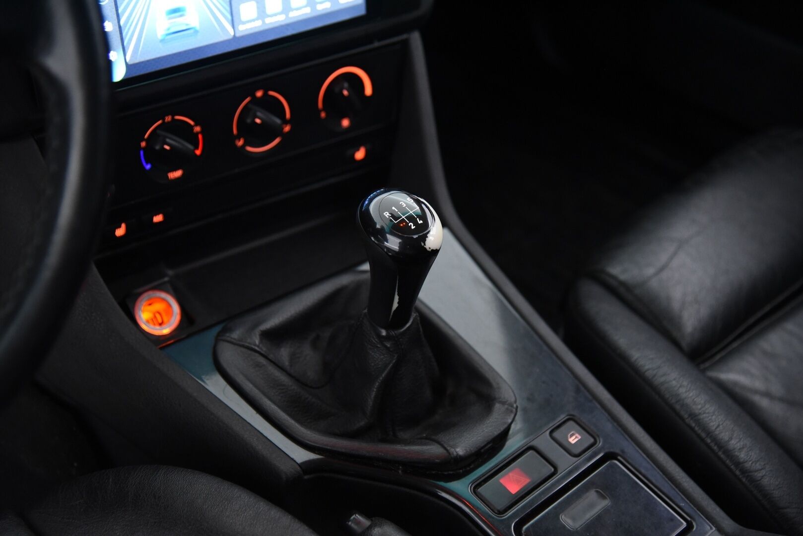 BMW 525 2004 5D 525I TOURING / Sporttinahat / Tarkka huoltokirja / Vetokoukku / 2x Renkaat  - YritysOutlet - Myydään vain yrityksille - 2x Renkaat / Vakkari / Vetokoukku / Suomi-auto