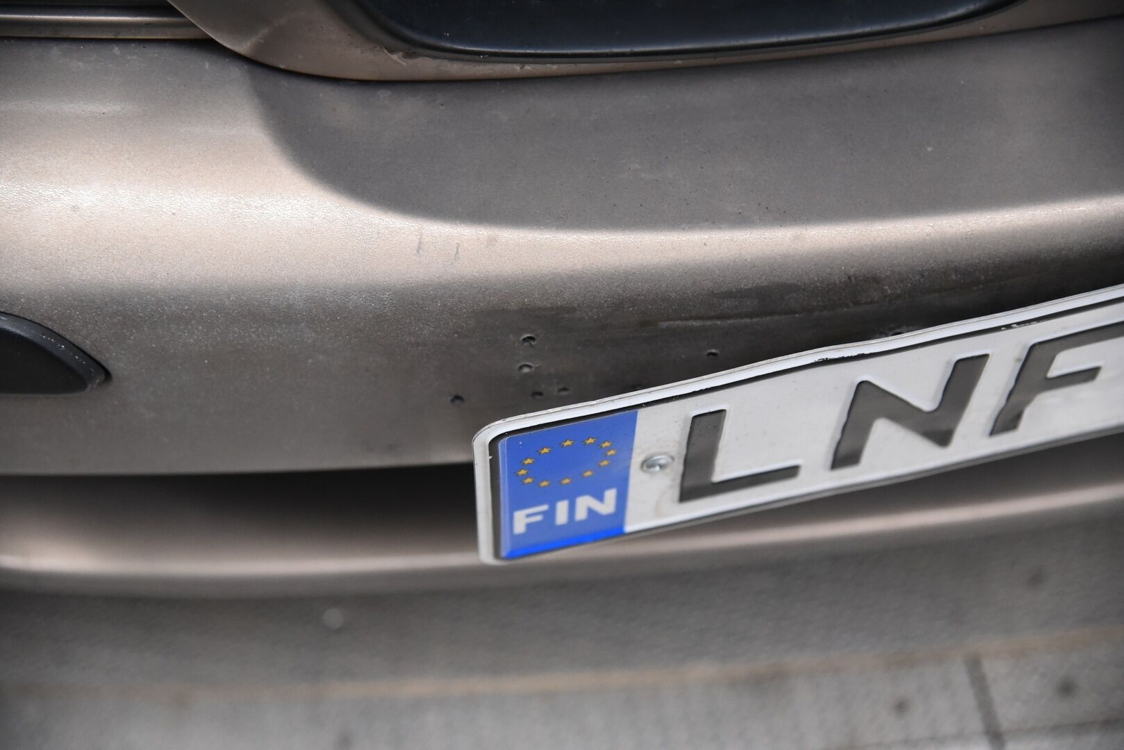 BMW 525 2004 5D 525I TOURING / Sporttinahat / Tarkka huoltokirja / Vetokoukku / 2x Renkaat  - YritysOutlet - Myydään vain yrityksille - 2x Renkaat / Vakkari / Vetokoukku / Suomi-auto