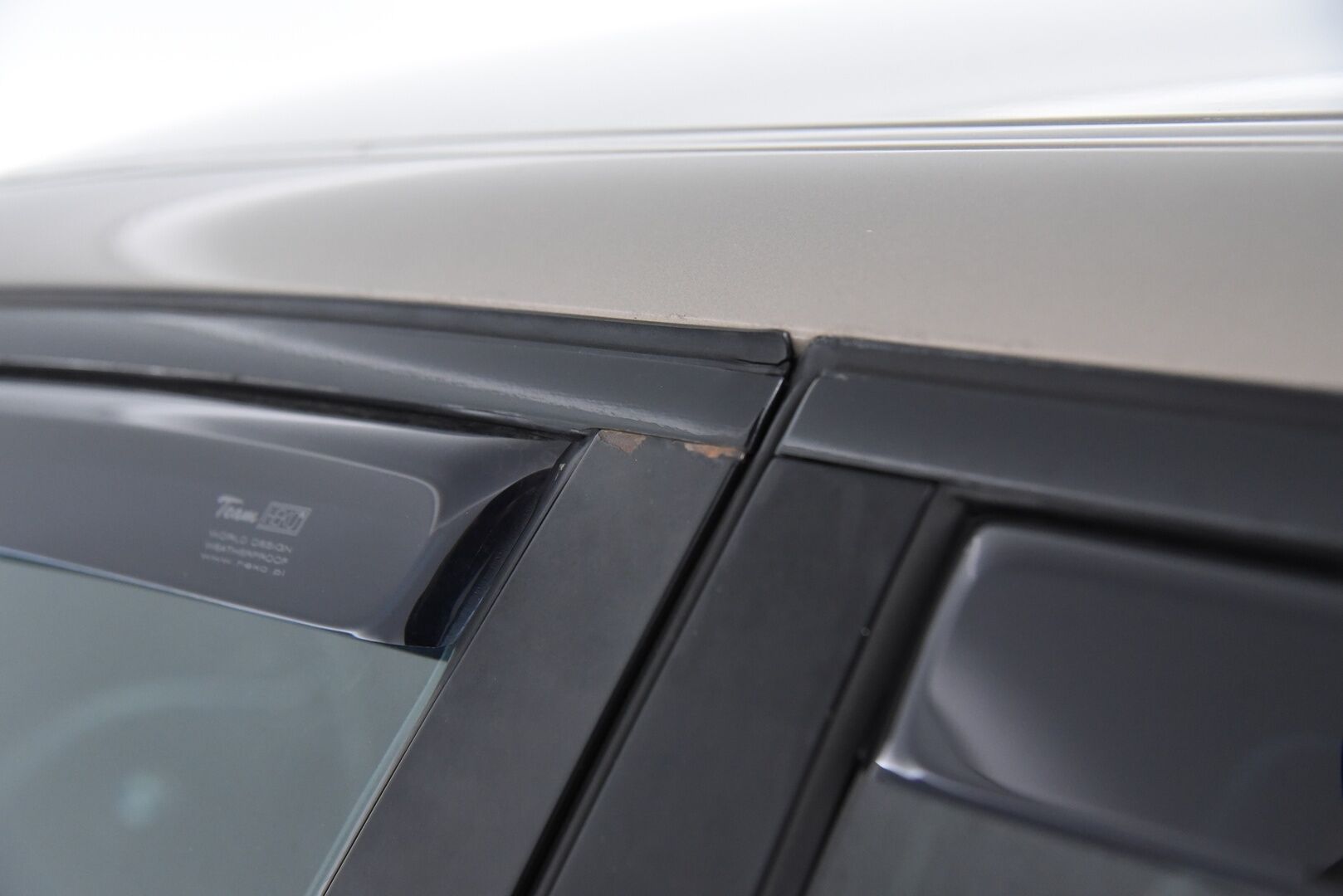 BMW 525 2004 5D 525I TOURING / Sporttinahat / Tarkka huoltokirja / Vetokoukku / 2x Renkaat  - YritysOutlet - Myydään vain yrityksille - 2x Renkaat / Vakkari / Vetokoukku / Suomi-auto